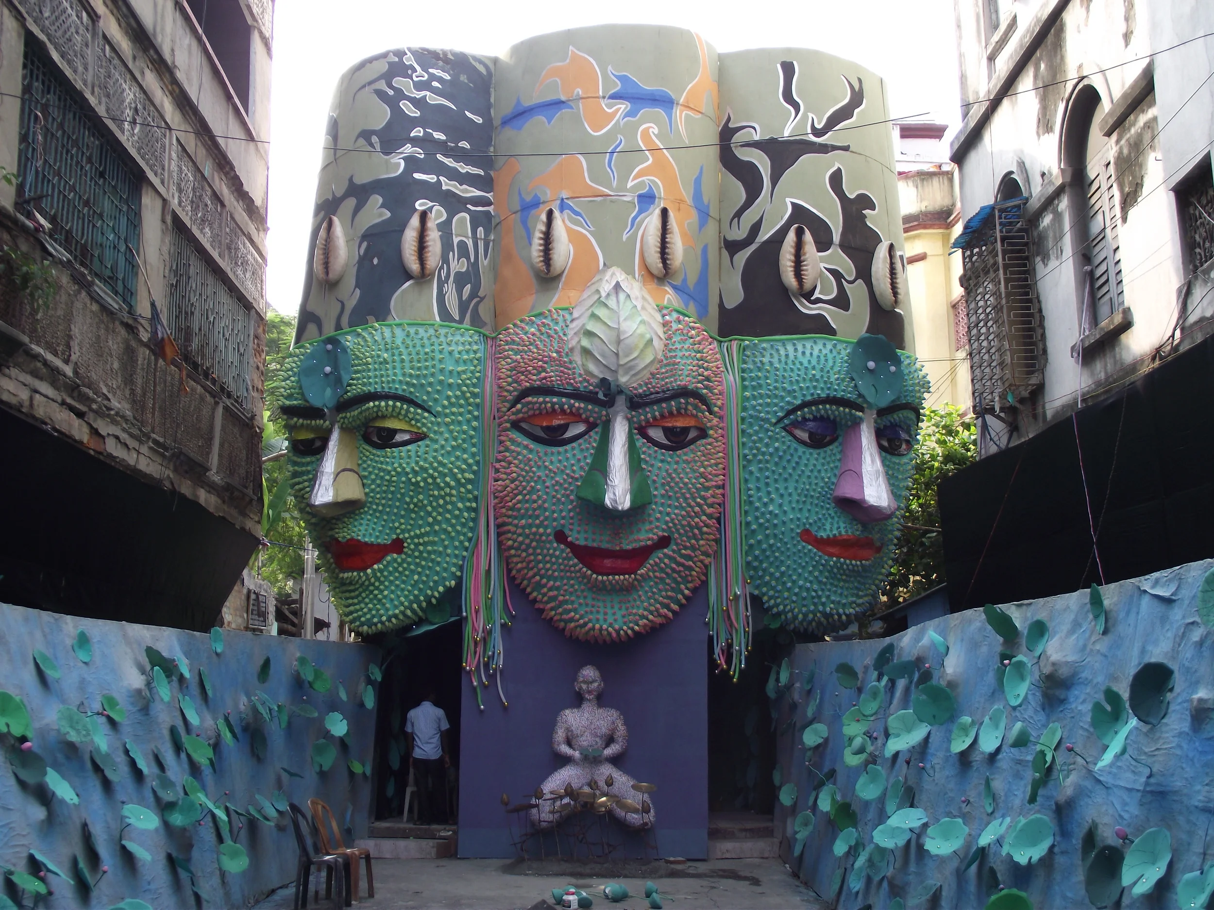  As you enter the pandal you can see the lovely blue ambience (lake full of water and their lotus leaves) 
