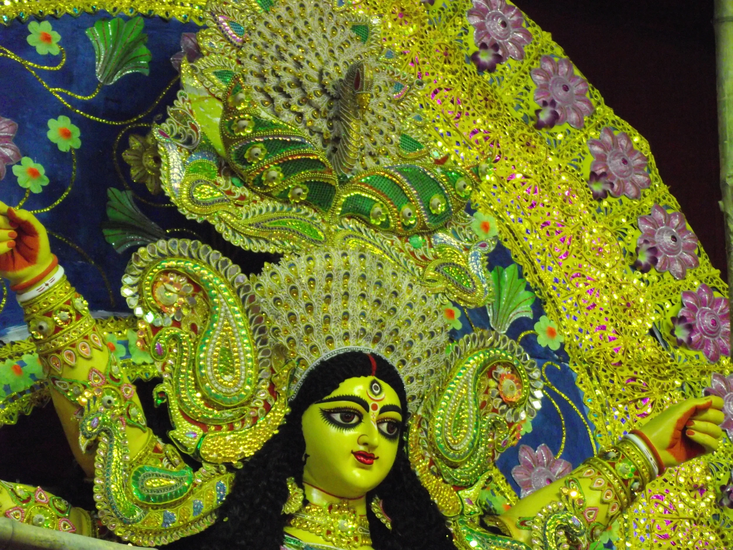  Idols such as these don't need explanation. They naturally draw worship and admiration! 