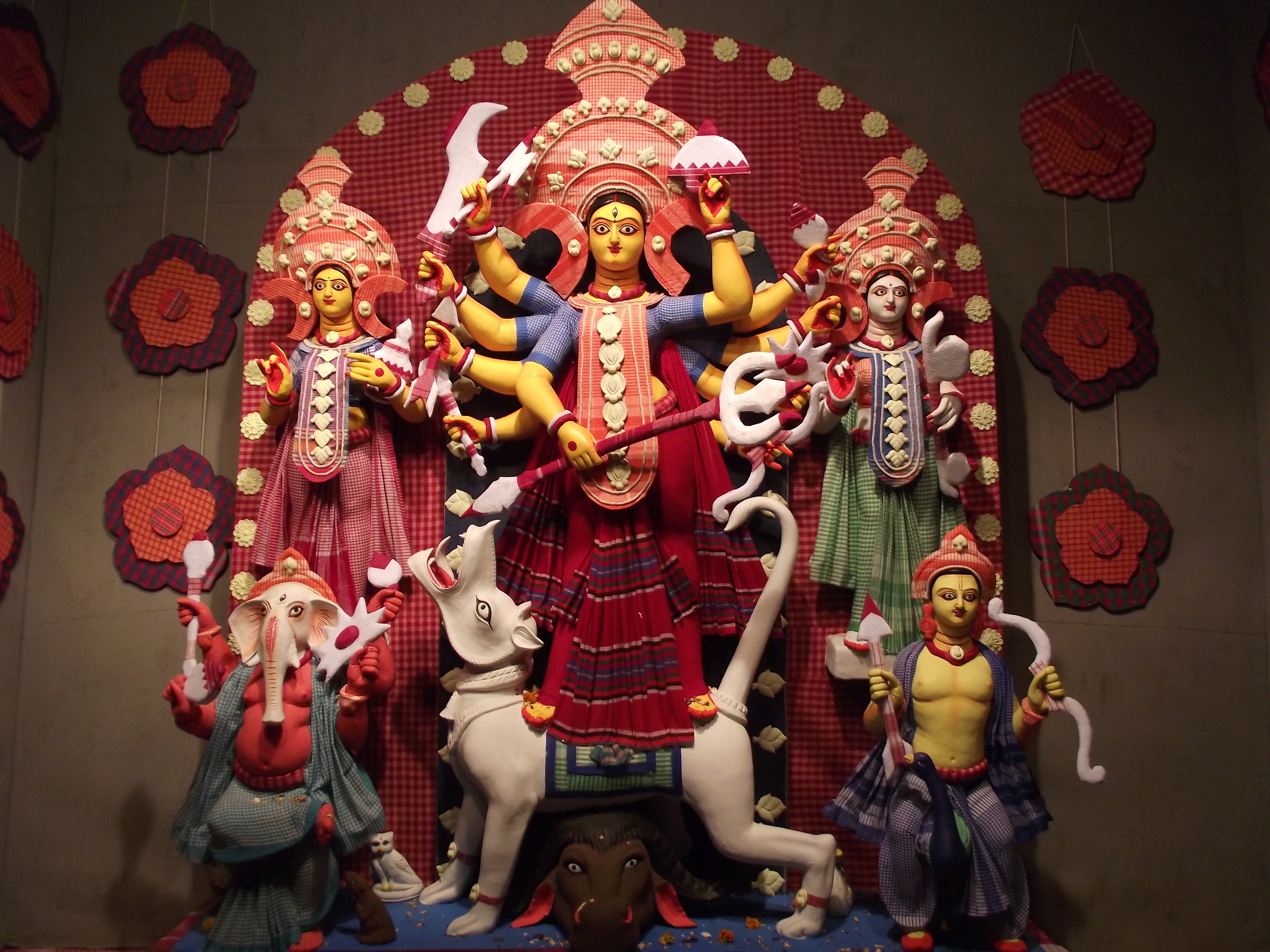  Very nicely done idol. Great use of gamuchas as ornaments and attires! 