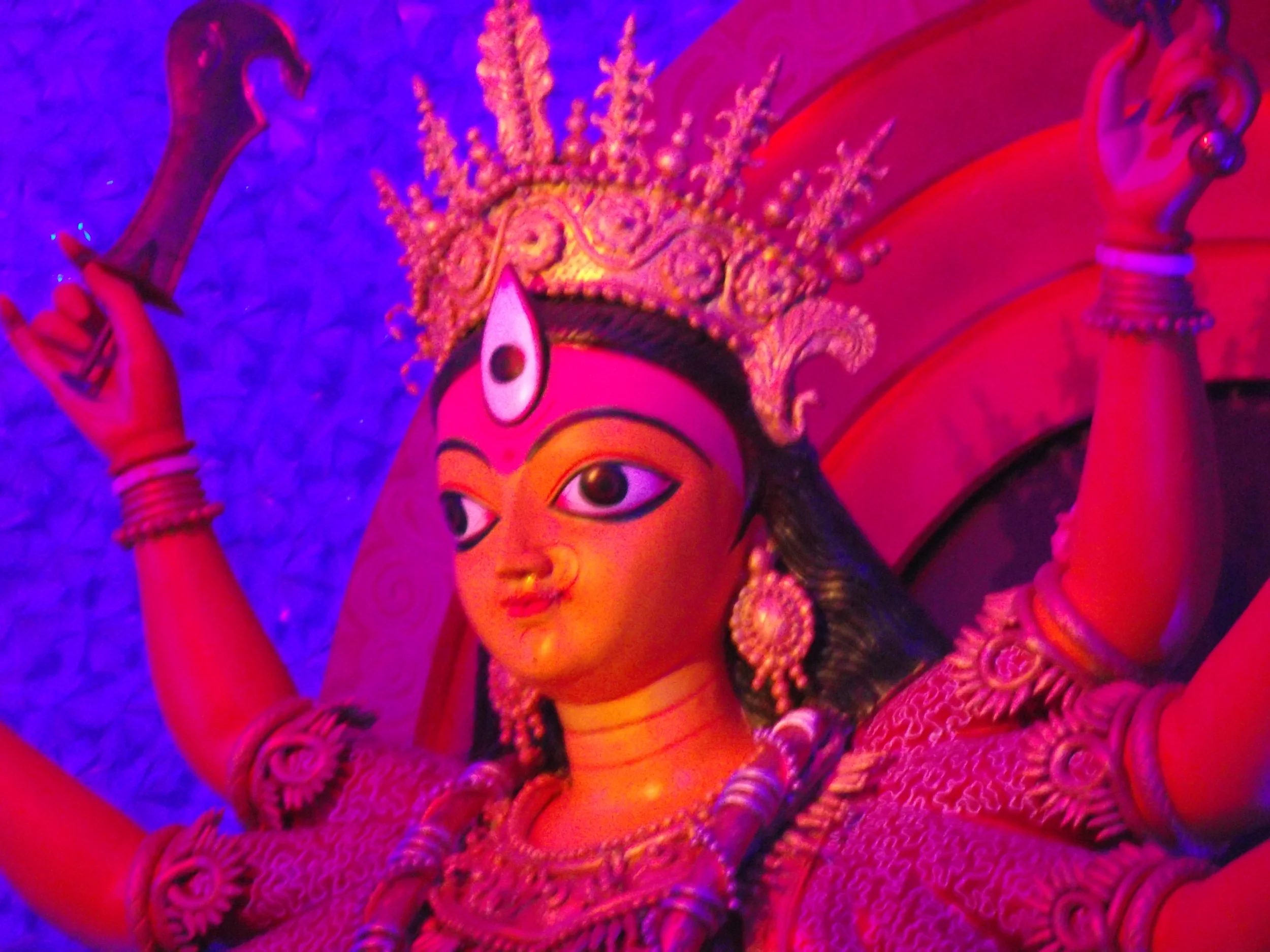  Another Naba Pal creation and absolutely amazing as usual. Barisha Yubak Brinda, Suruchi Sangha and now Kashi Bose Lane - the styles of every single idol are so different and in sync with the thoughts of the pandal. This idol has immense simplicity 