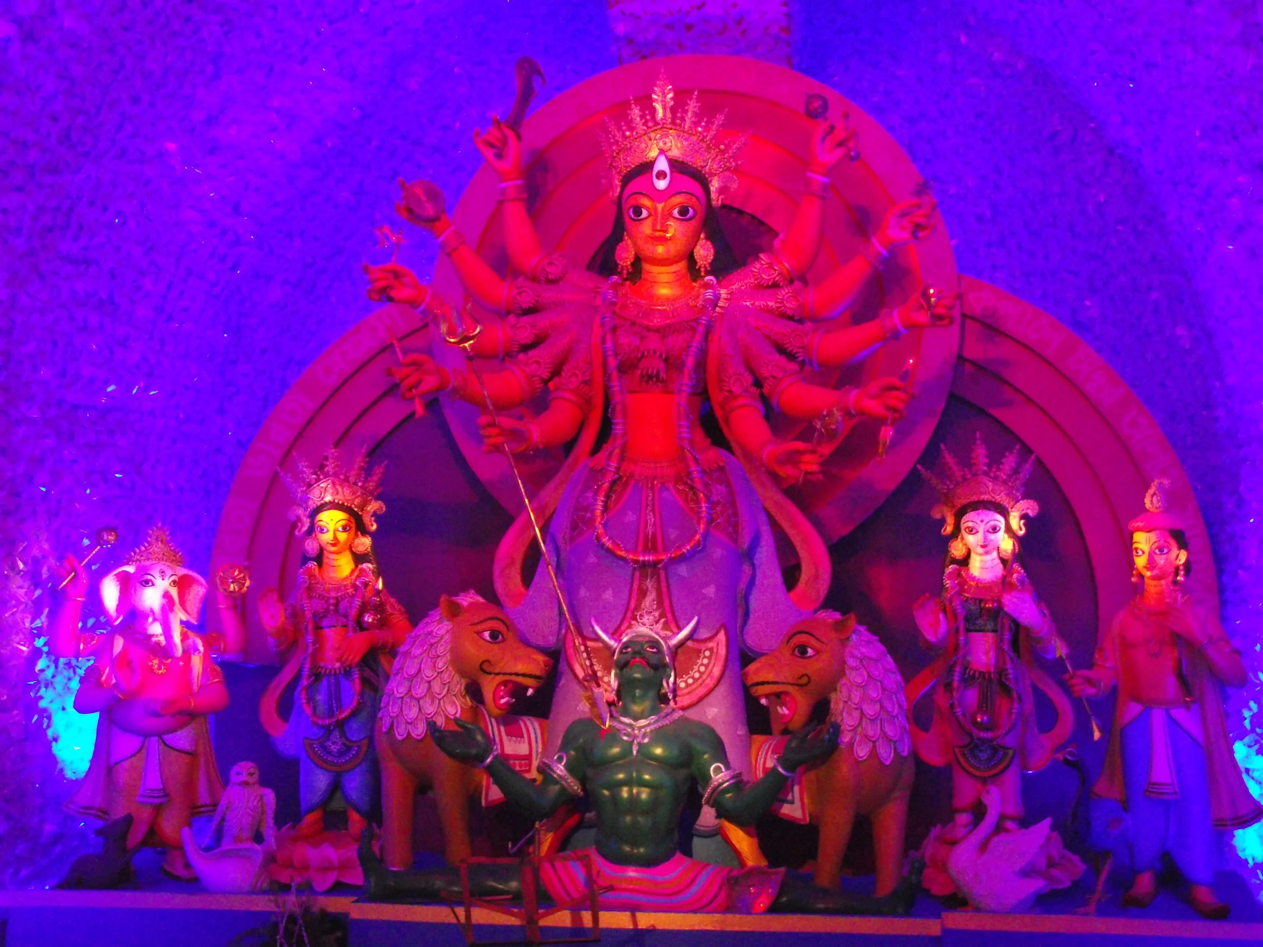  Full view of the idol. The ambience was dim inside the pandal and in the ceiling there was a rotating canvas moving around with the music. This was symbolic with the time that passed by and the flashback of all those years. 