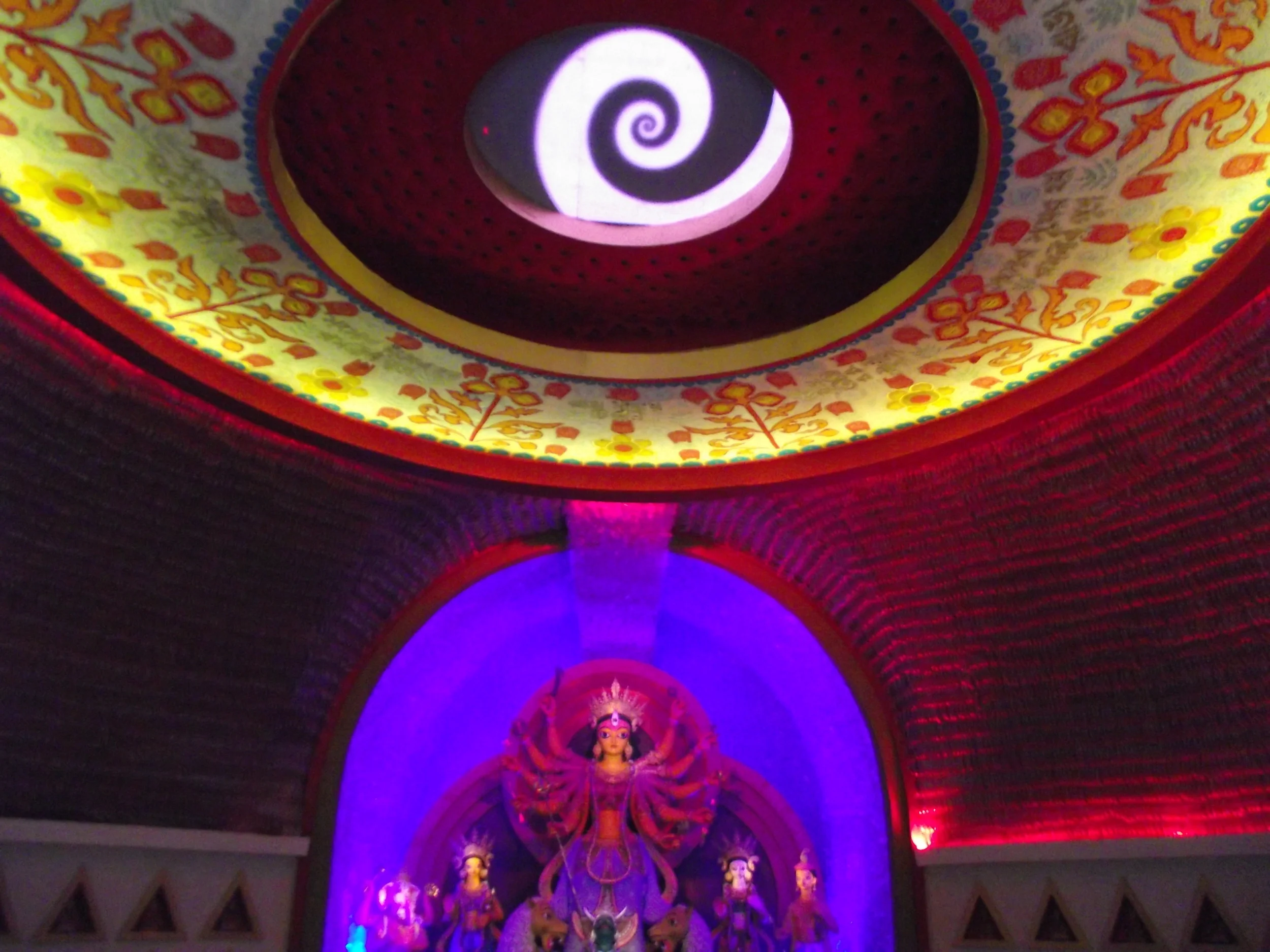  The full view of the ceiling along with the idol of maa Durga. Fantastic environment! 