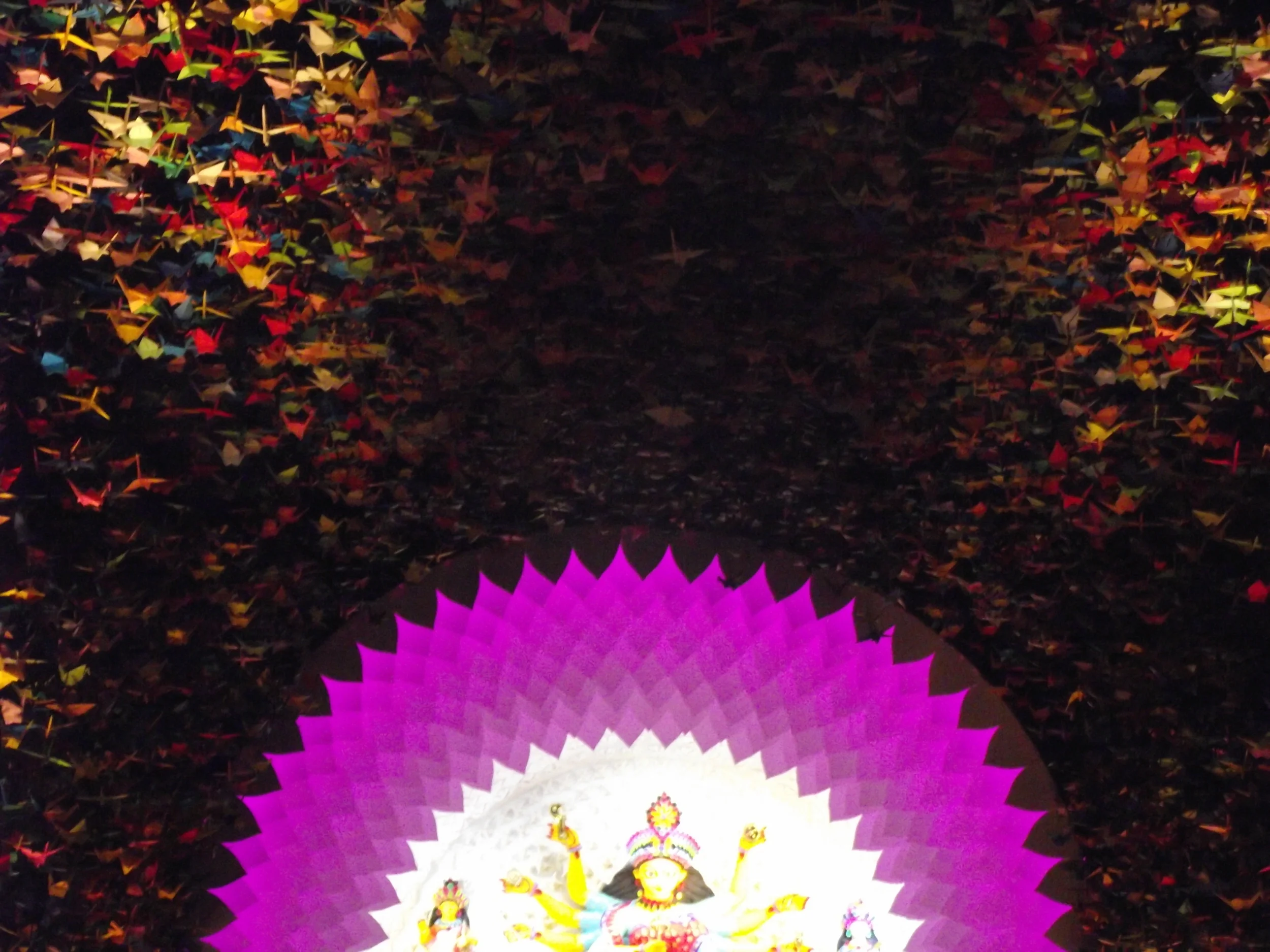  Look at the multicolour origami work in the ceiling! And to make it look even better a mix of bright and dim light was used! 