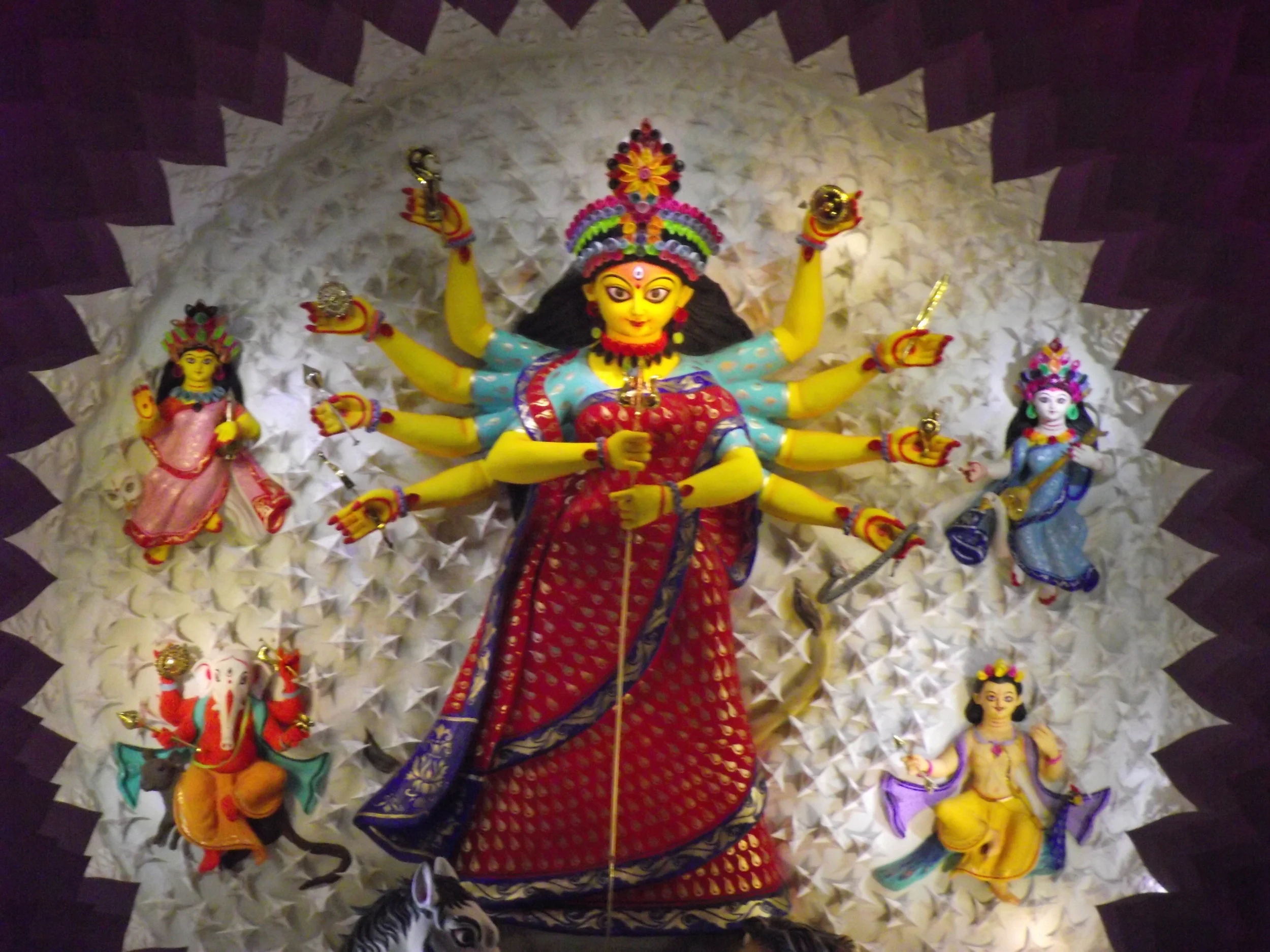  Chaatchitra was made of snow white origami canvas! 