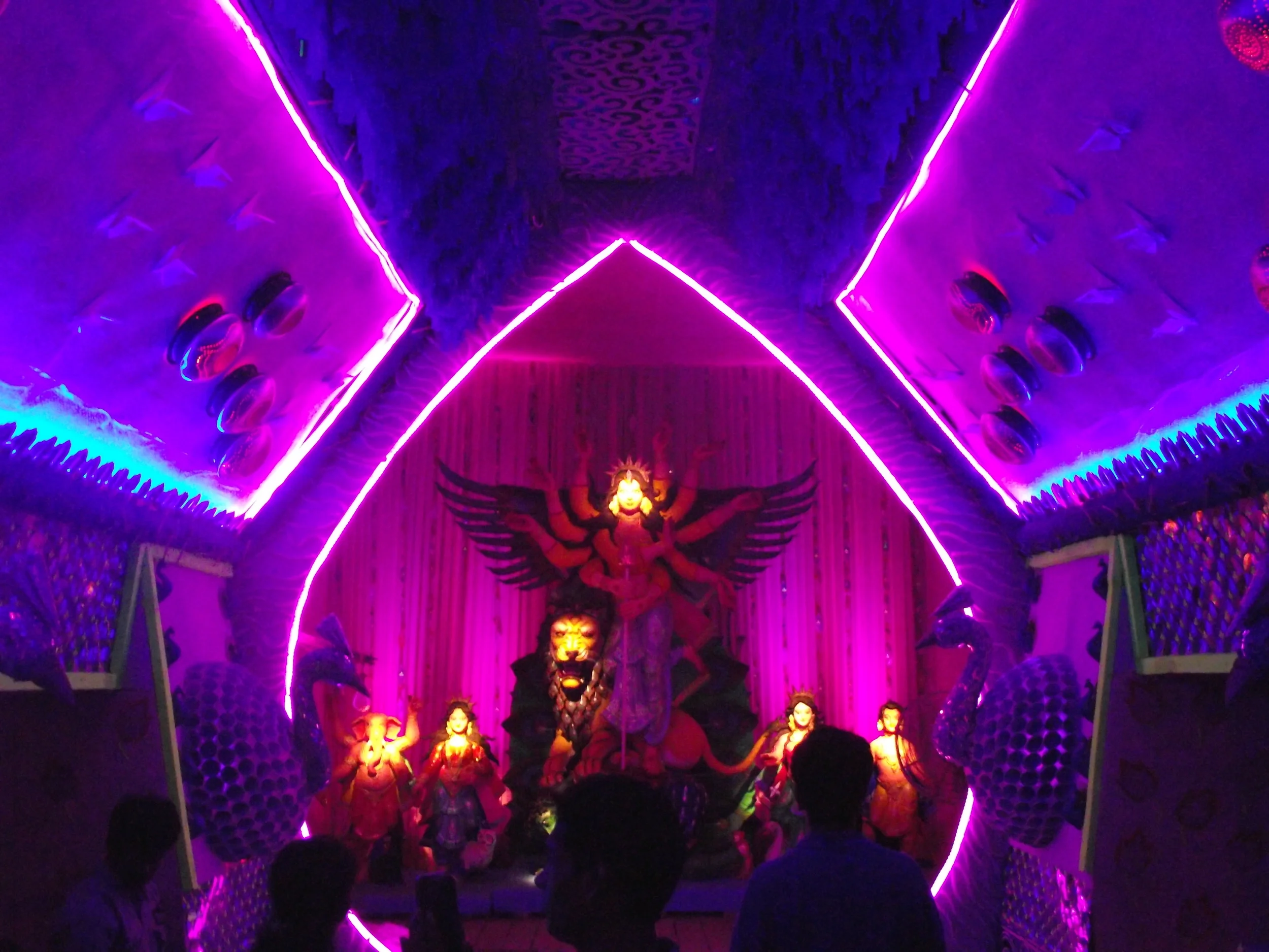  The ceiling represented the sky and there was more birds out there... 