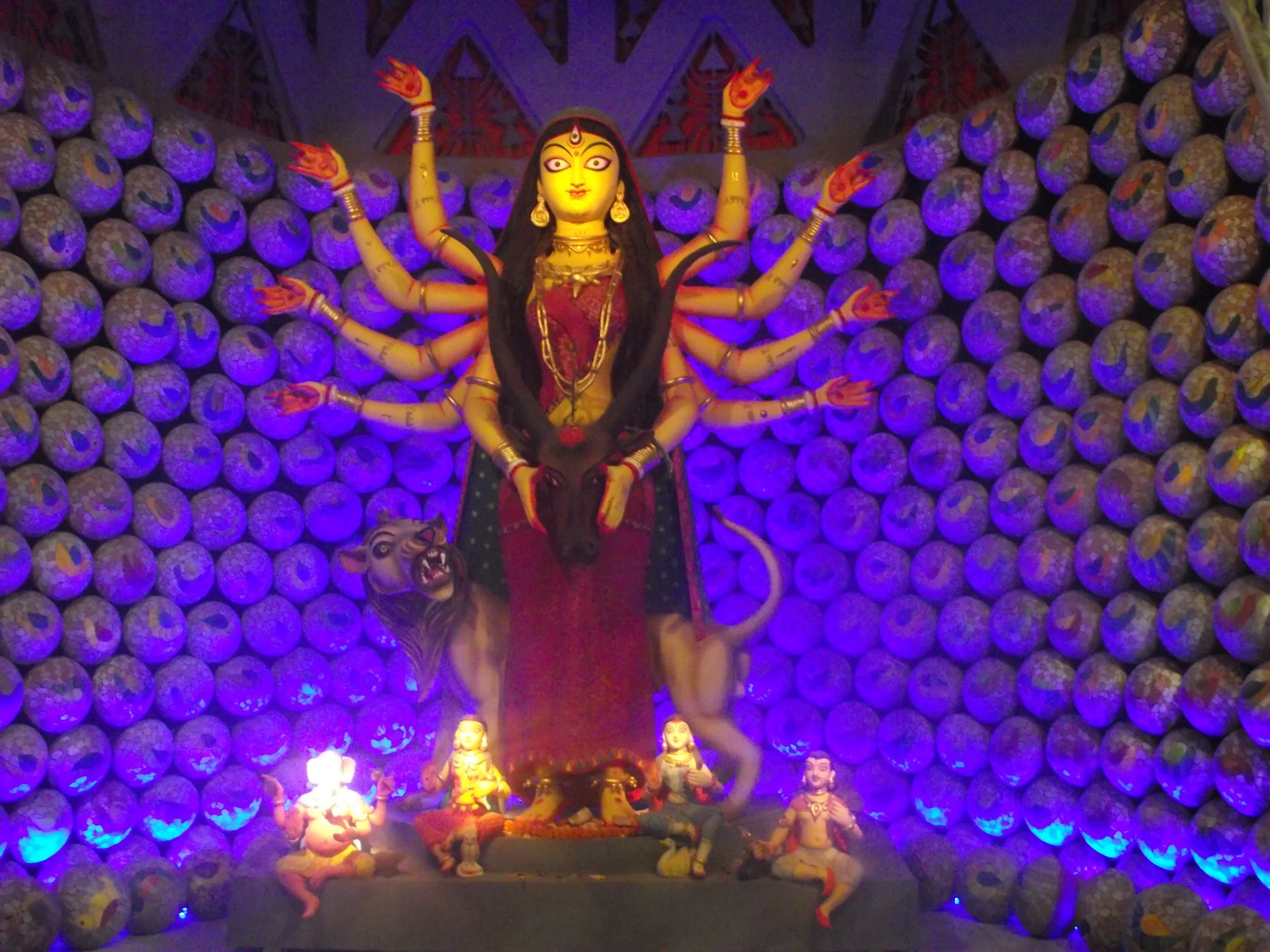  Great resemblance to Gurjarati style 