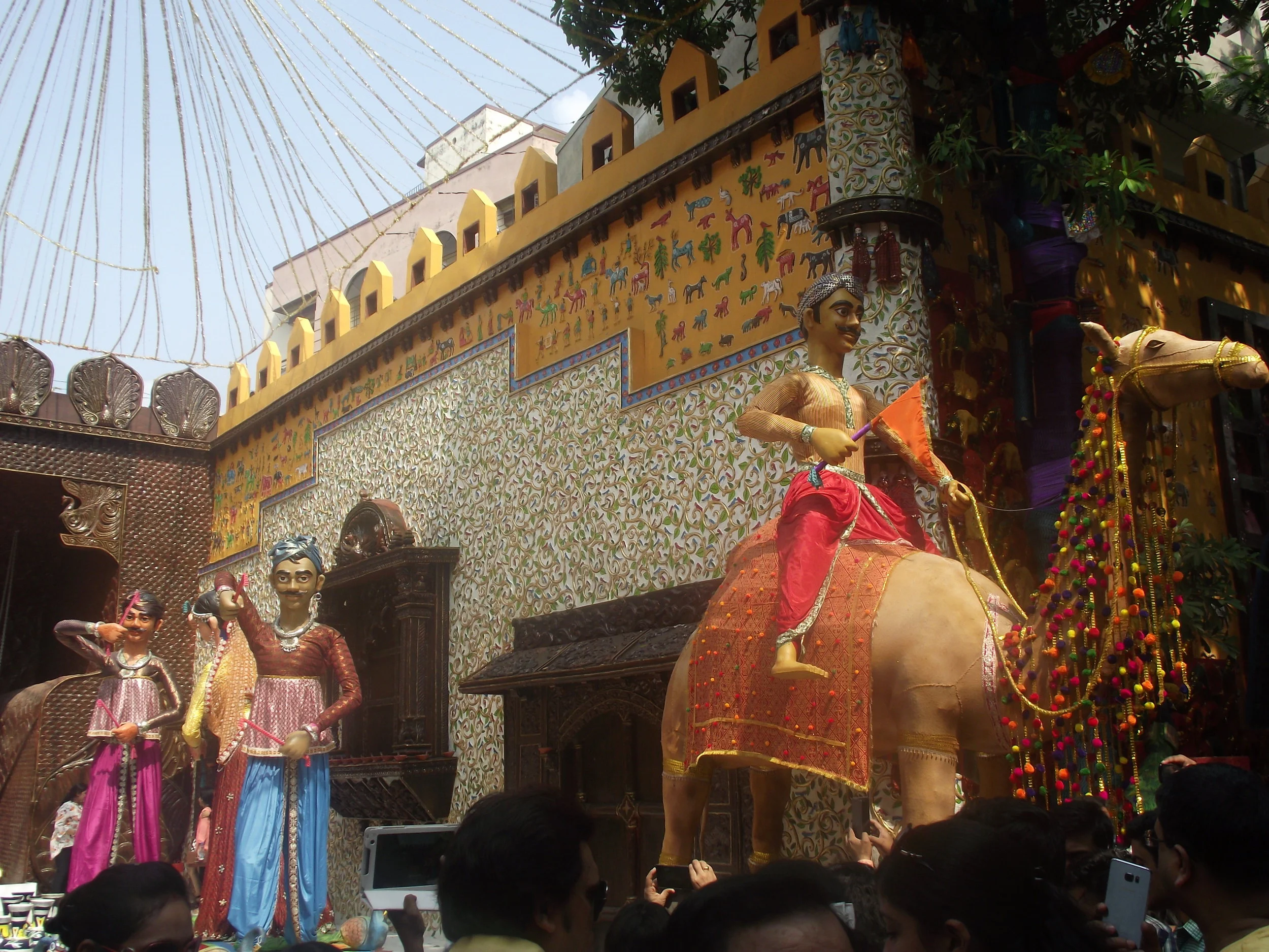  Observe the detailed Rajasthani miniature works on the walls 