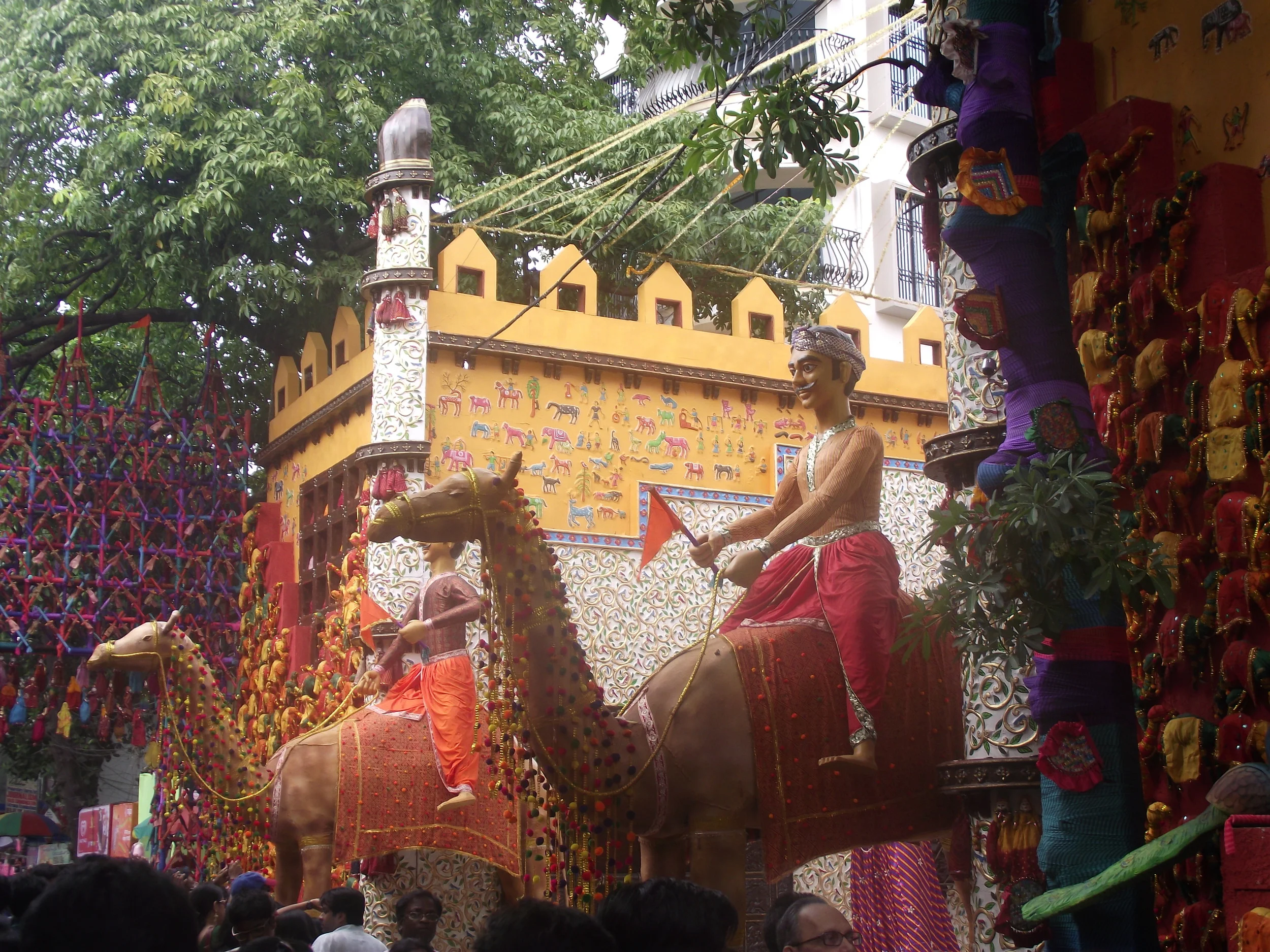 Guarding the palace entry with help of neat camels. 