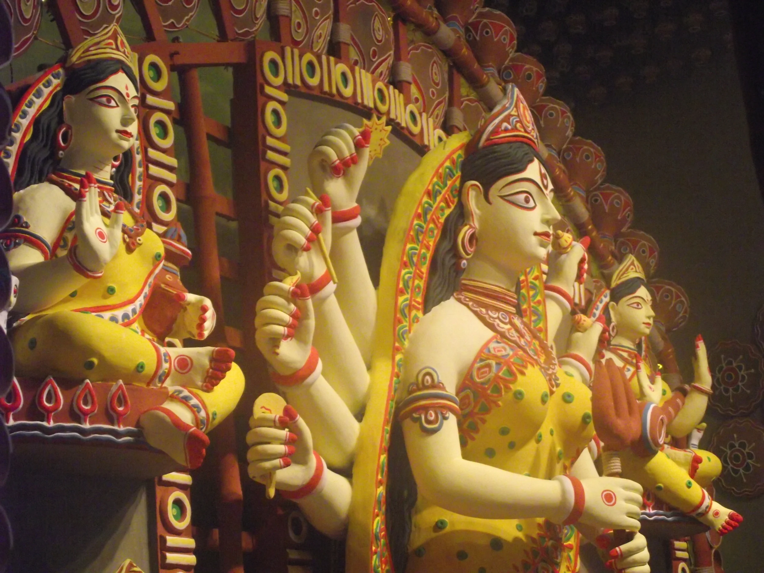  Side view of idol. The entire idol was made of clay and no other medium was used in any form (including the ornamentation). Magic from artist Shakti Sharma 