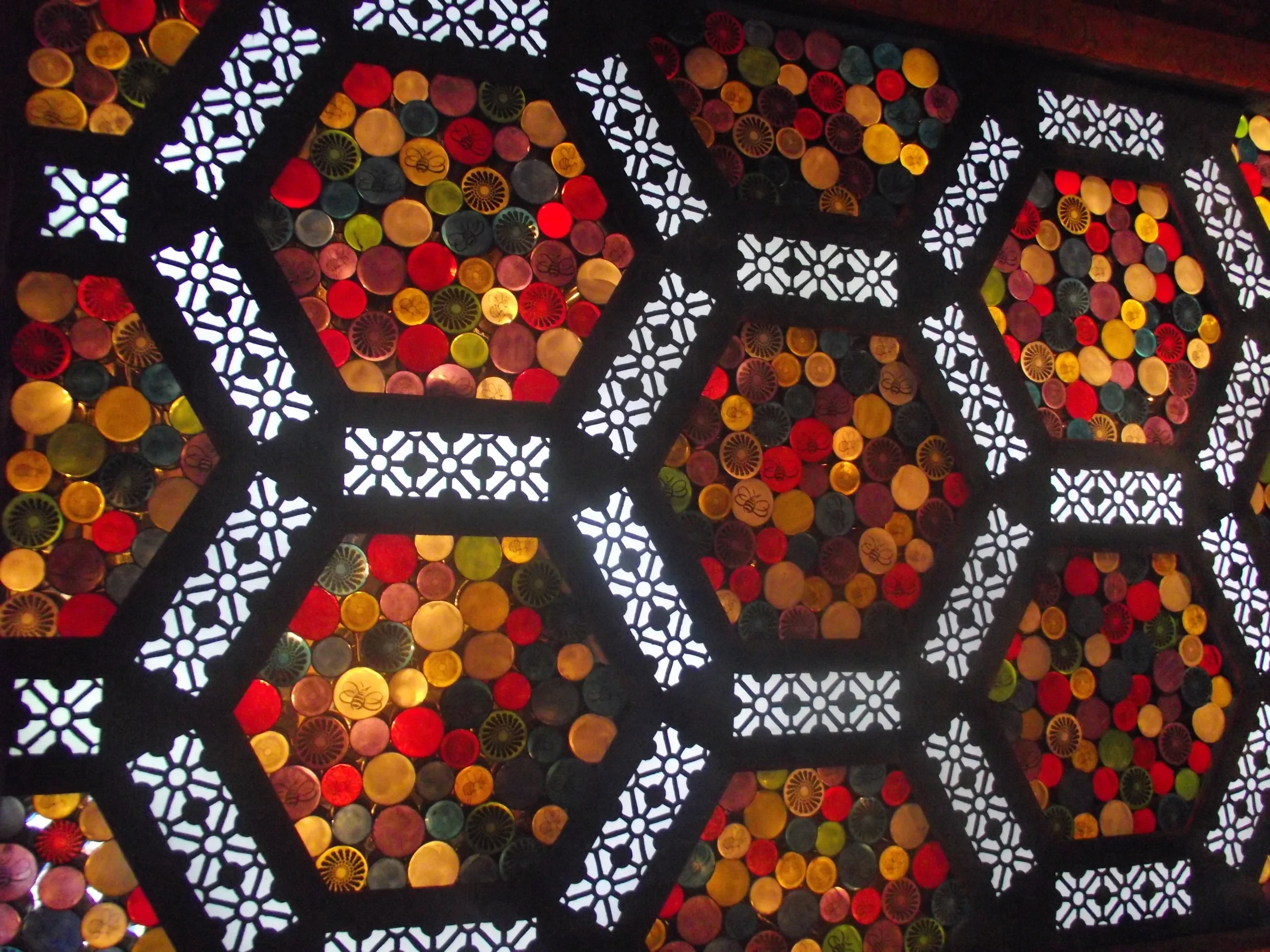  The illumination effect of the honeycomb like structure was fantastic. The artist used lots of colours here (unlike Telengabagan which was predominantly around the sunflower yellow) 