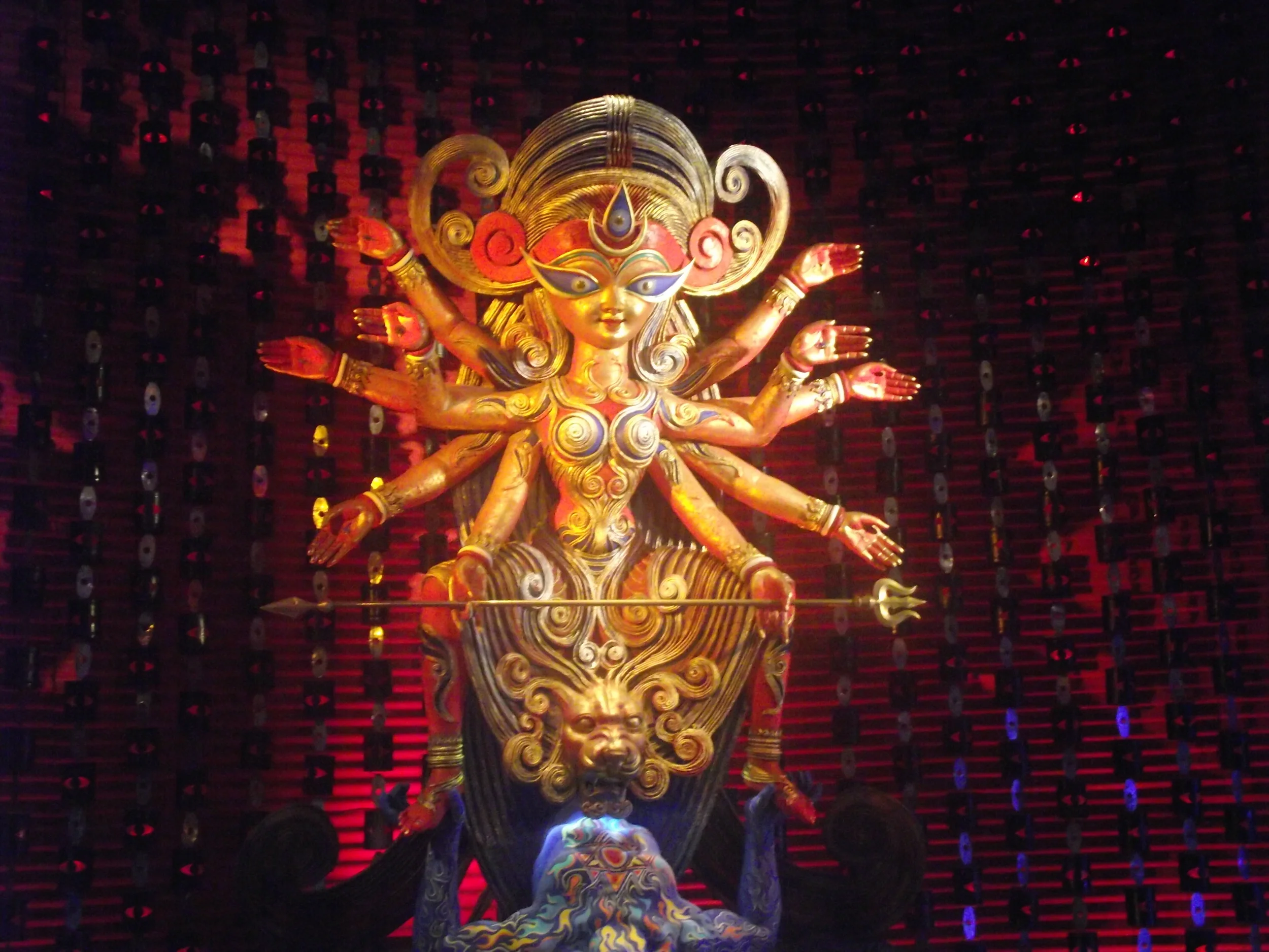  Dinda is known to gift us a new thinking every year as far as making the idol is concerned. This year was no exception. 