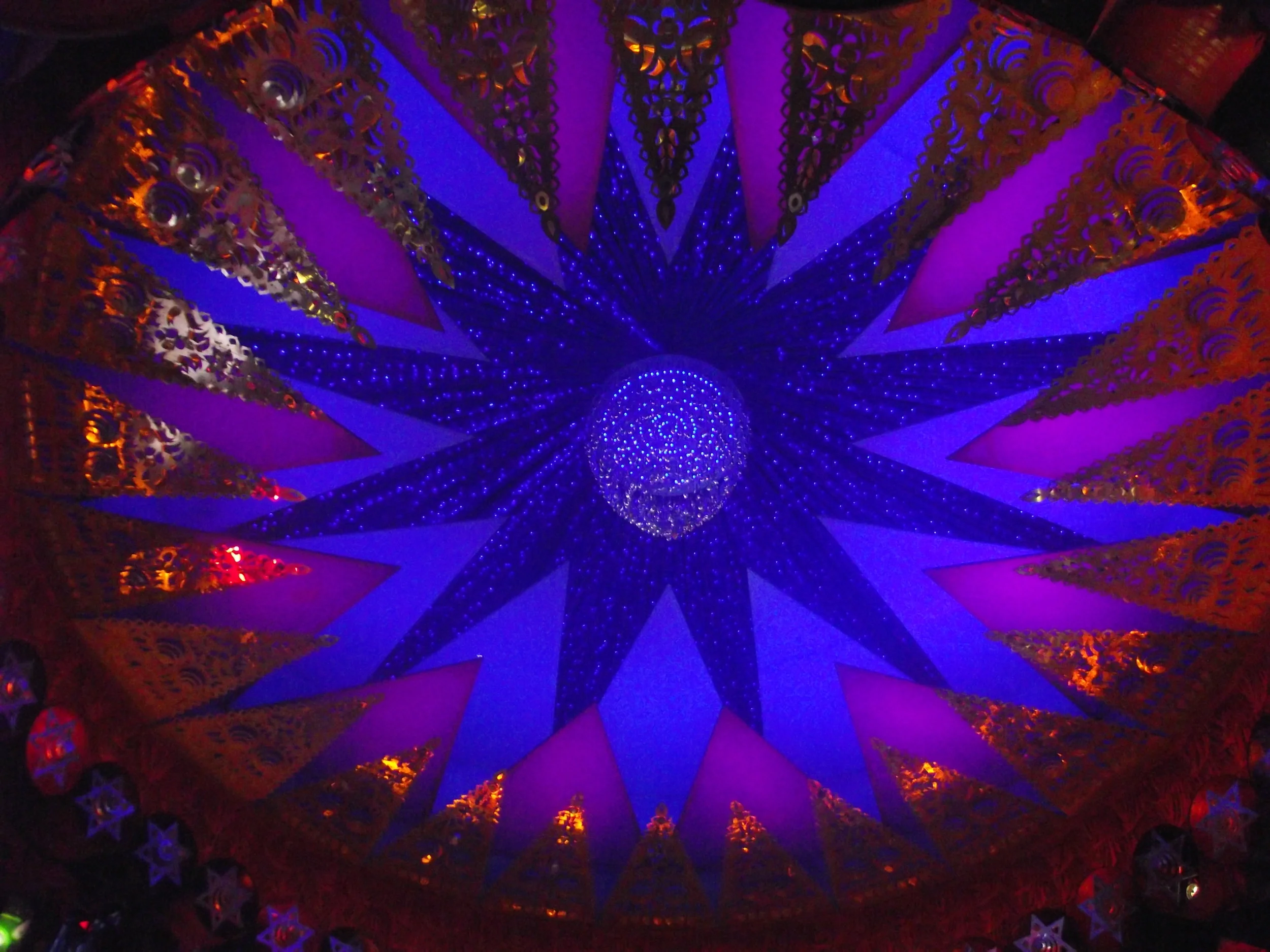  The light in the ceiling also looked equally magical (especially with the choice of colours - dark blue, purple and pink) 