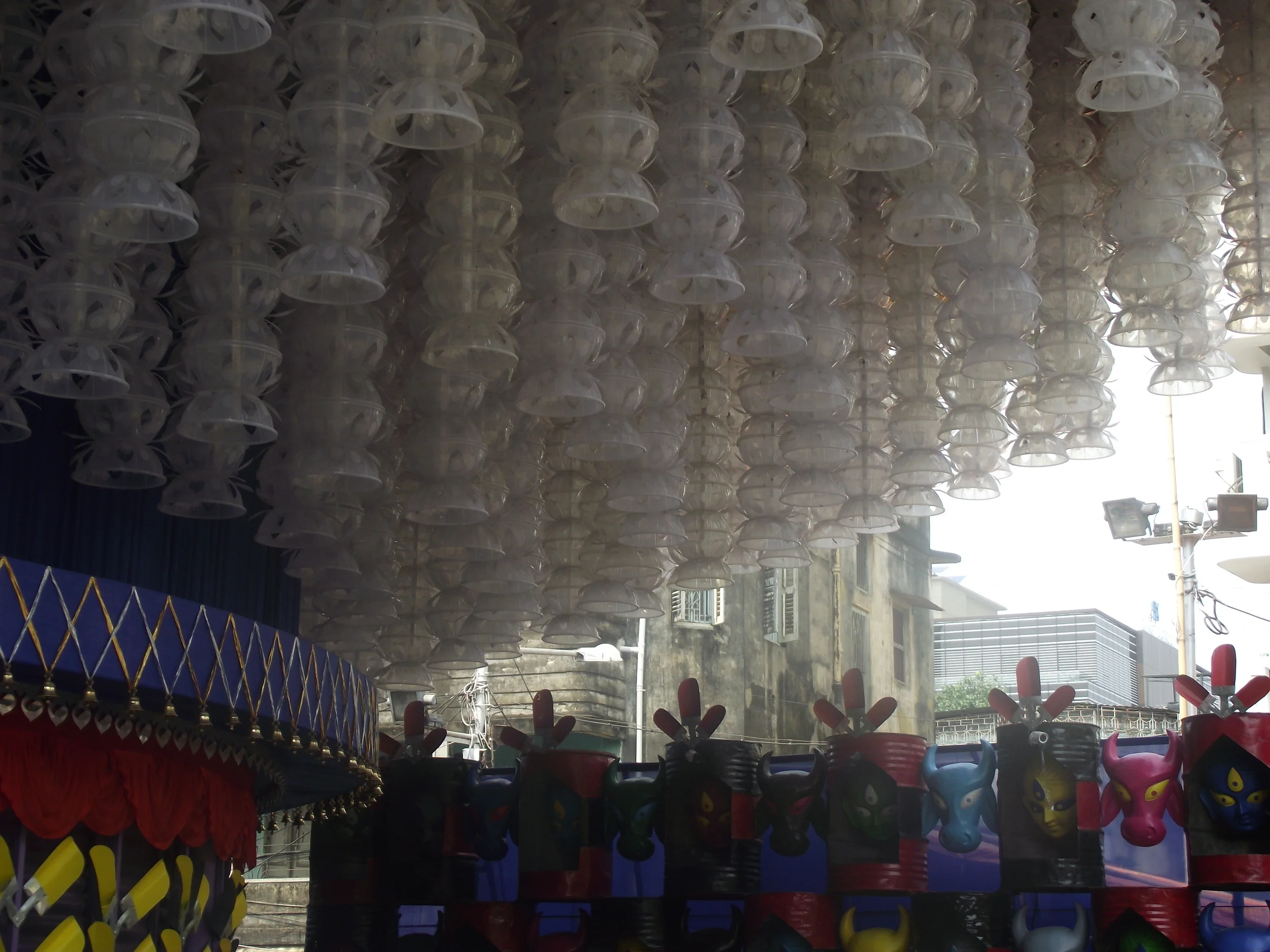 Common materials from our daily lives were used to create the ambience. The arrangements of the plastic buckets made it look like a flowing waterfall. 