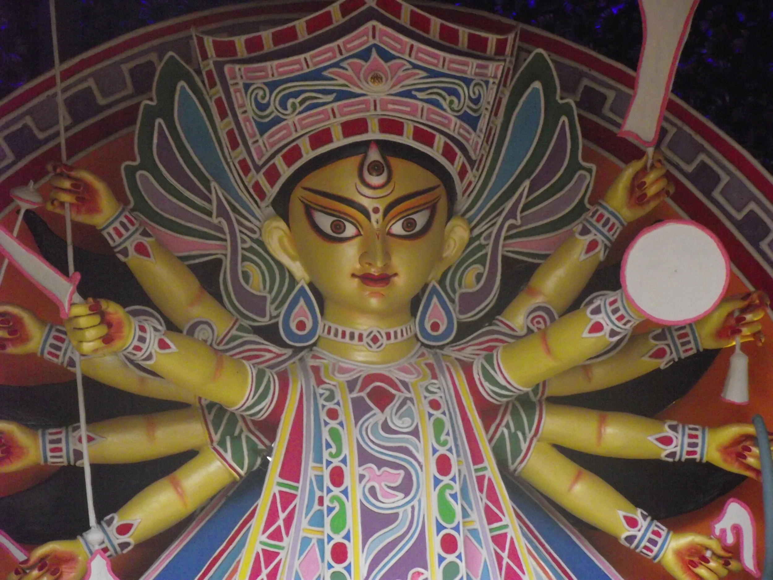  Idol of Maa Durga was created by award winning artist Subodh Roy. The entire idol was made with clay including the entire ornamentation. The colours used reflected great simplicity. 