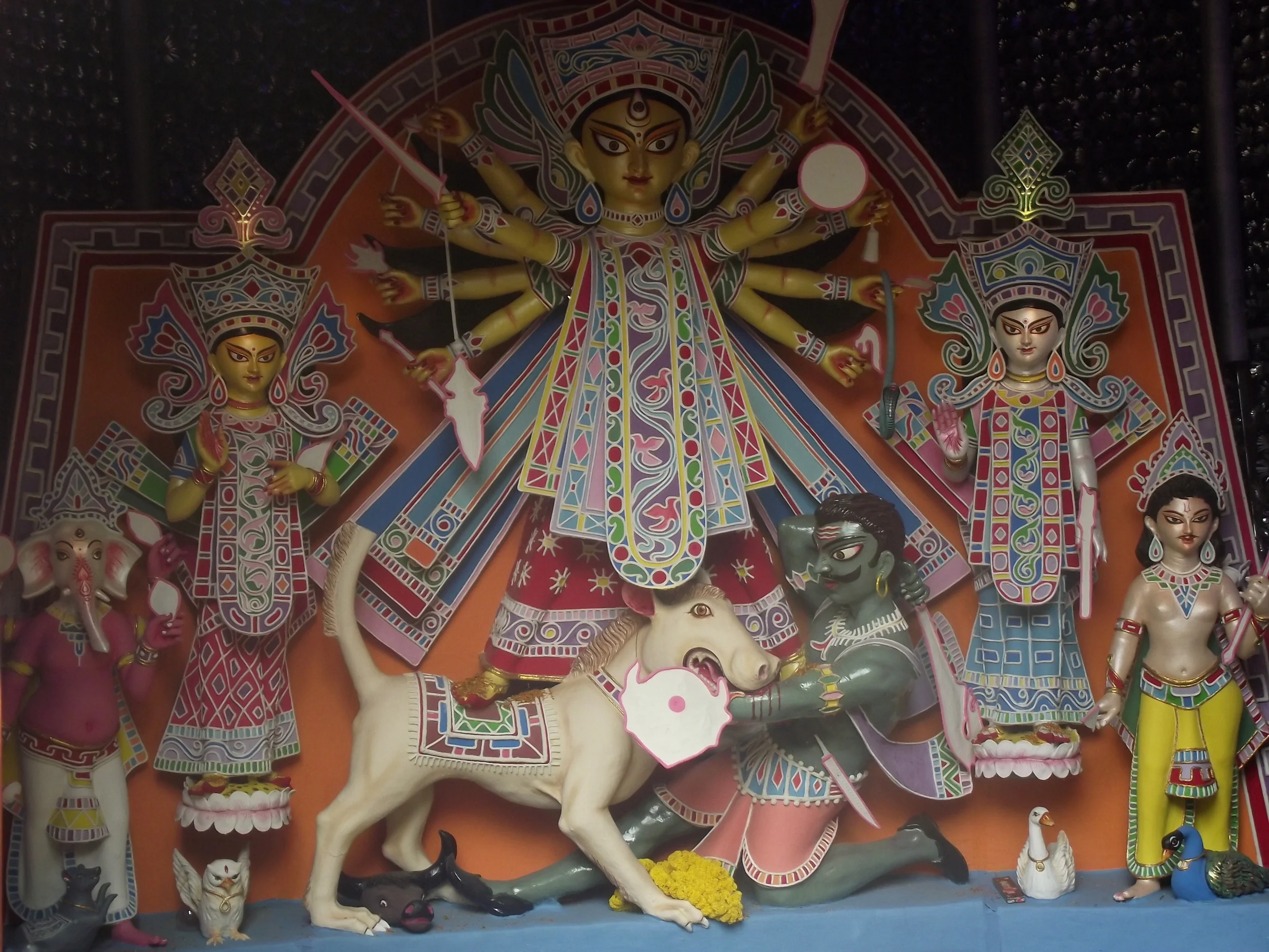  Observe the simplicity on the idol. Yet the artistry that is reflected in the entire ornamentation, clothing and the  chaalchitra  