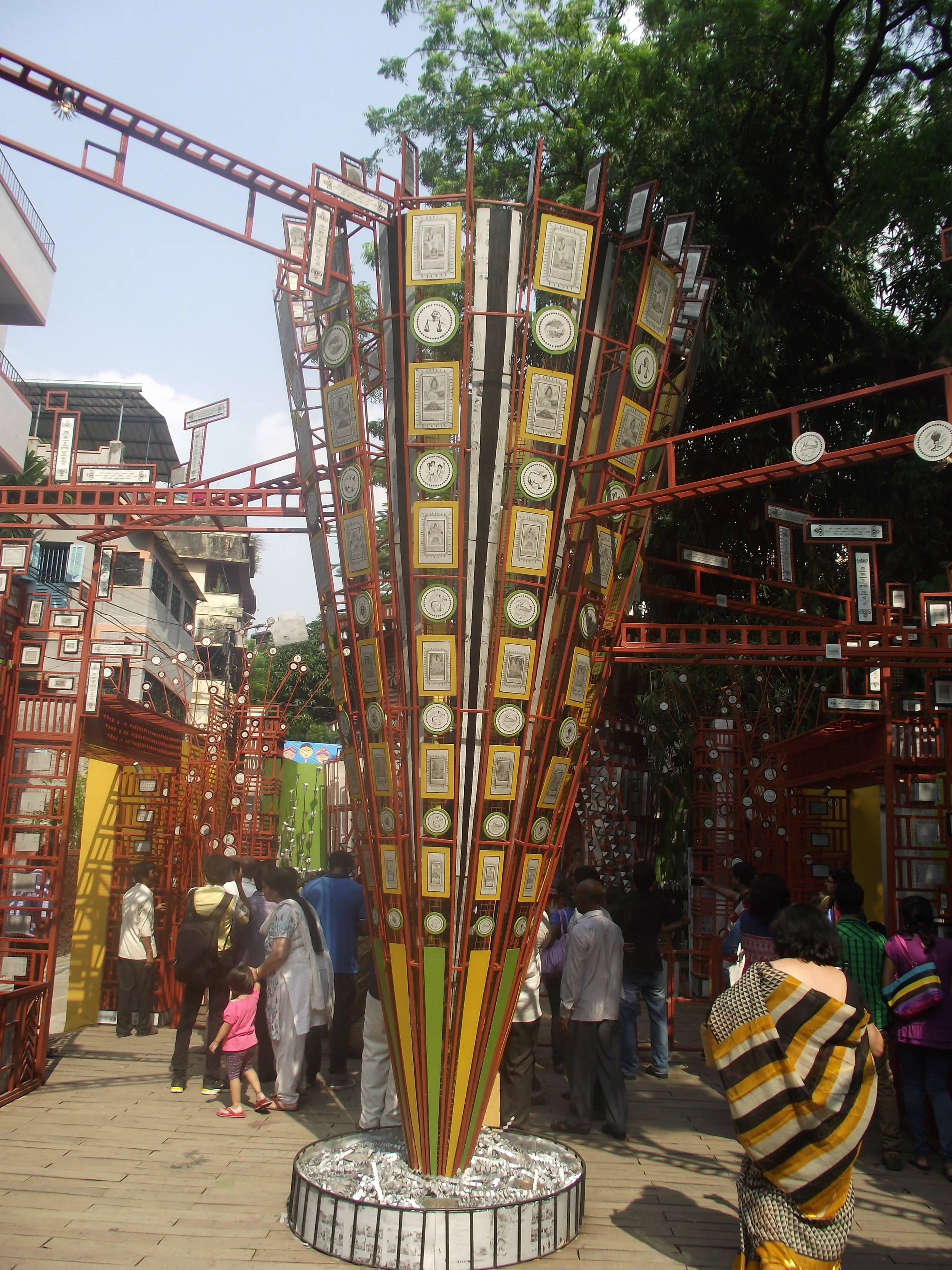  The layout of the pandal was very modern with lots of open air. No closed enclosure was used. This reminded me of some open air layout of art shows that visited in Europe. 