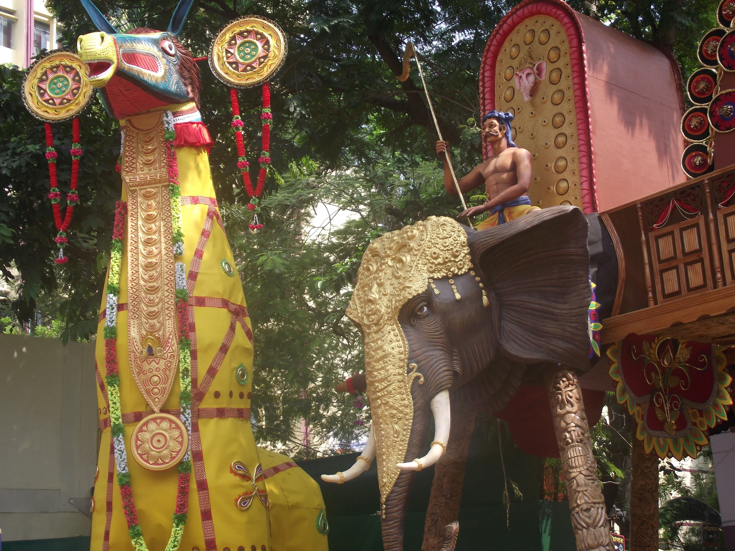  The famous elephant of Tamilnadu. In South India temples are famous for their association with elephants. Great care is also taken of these elephants. Again being a high budget pujo of Kolkata, Suruchi Sangha focuses hard of detailing out their pres