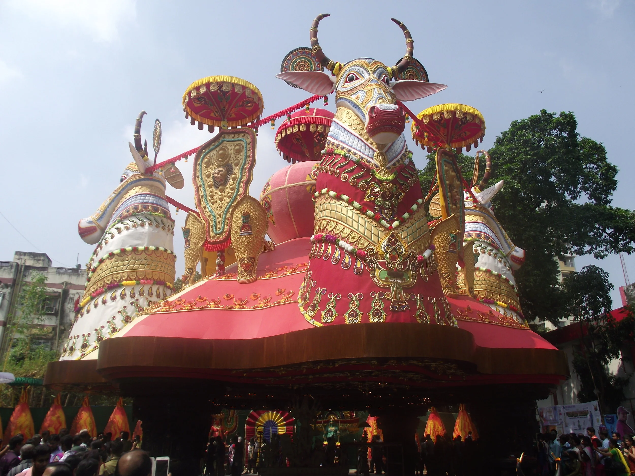  The main shamiana (awning) of the pandal with a style core to the temple art of Tamil Nadu 
