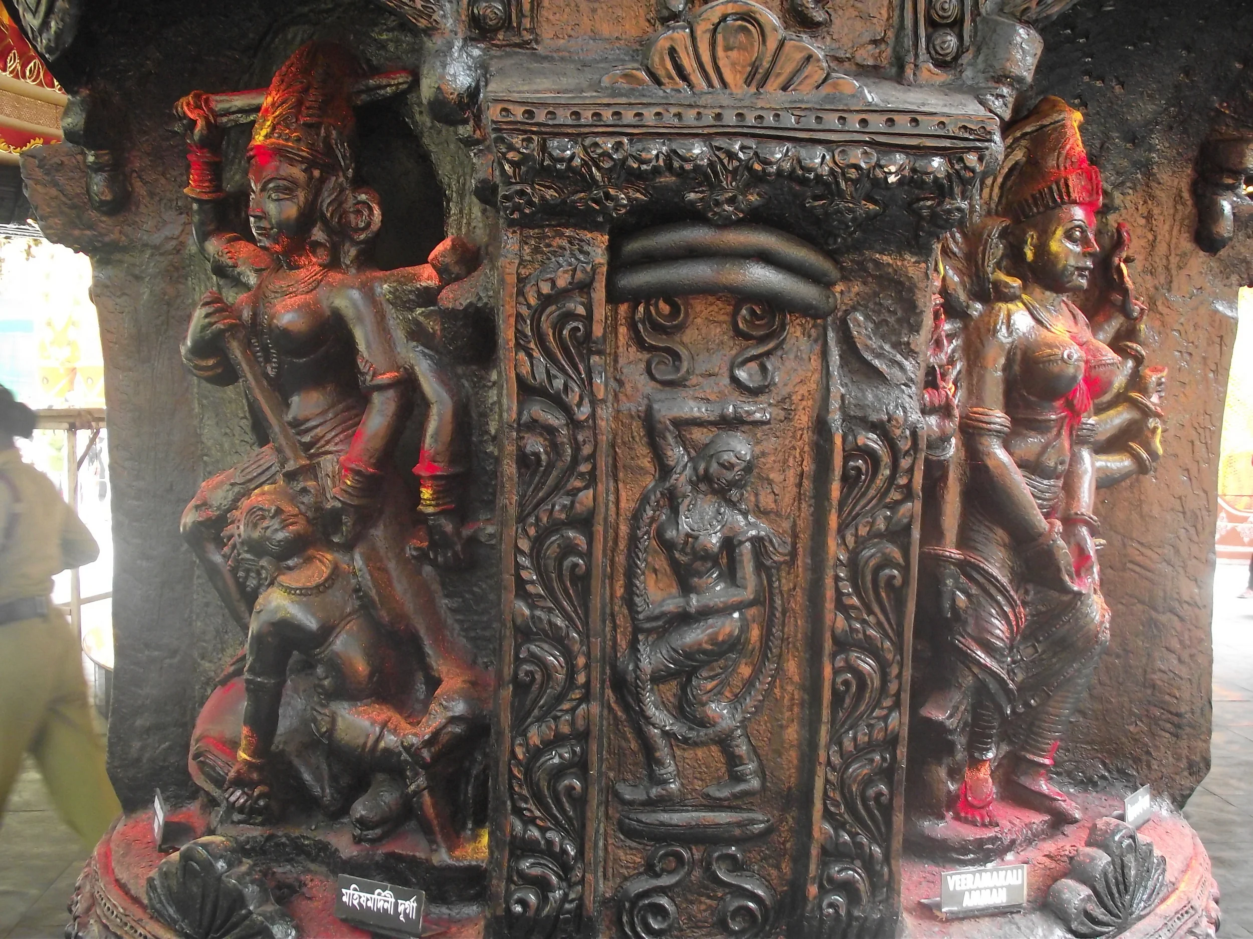  The pillars of the main pandal structure had sculpture work resembling that of ancient temples of Tamil Nadu. 