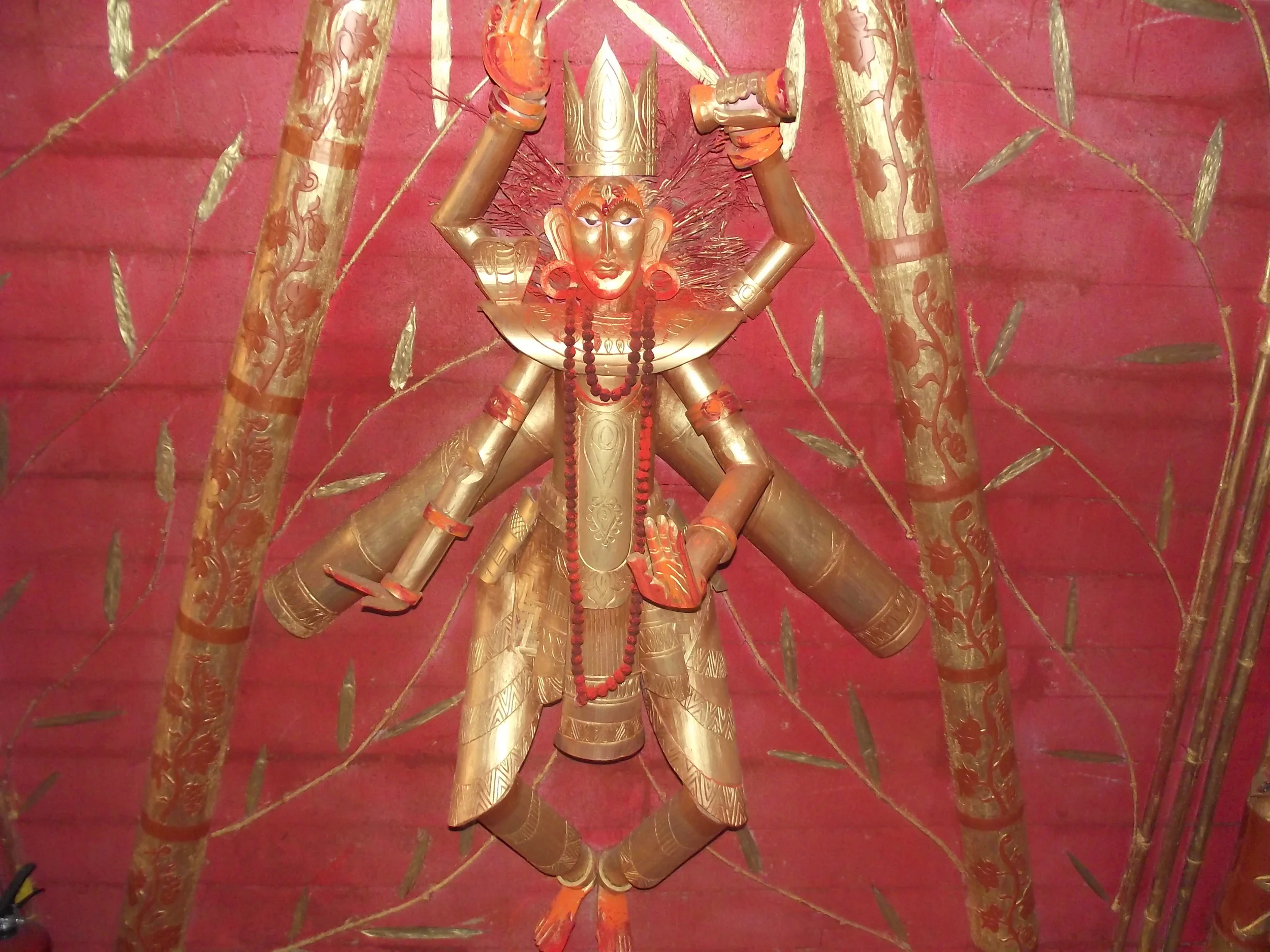  Detailed bamboo carving was observed in every section of the pandal. 