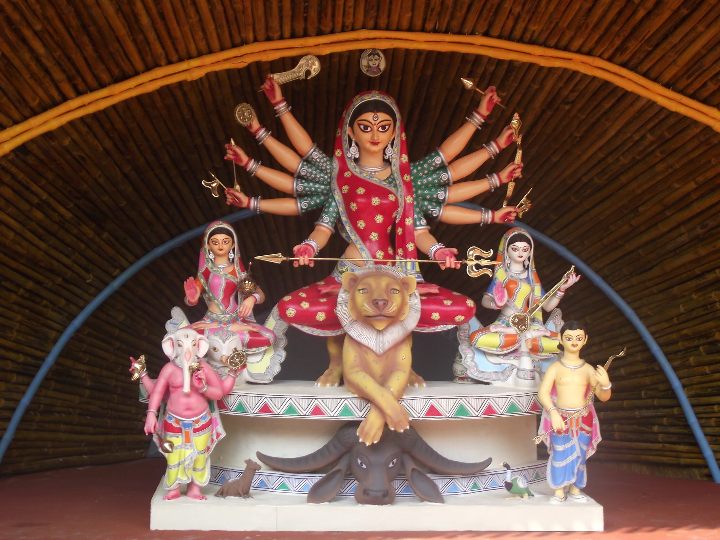  What a fantastic idol from Parimal Pal! The inspiration came from Madhubani style and the artist's clean style stood out. Especially like the way the apparels of the idols have been painted in Madhubani style. 