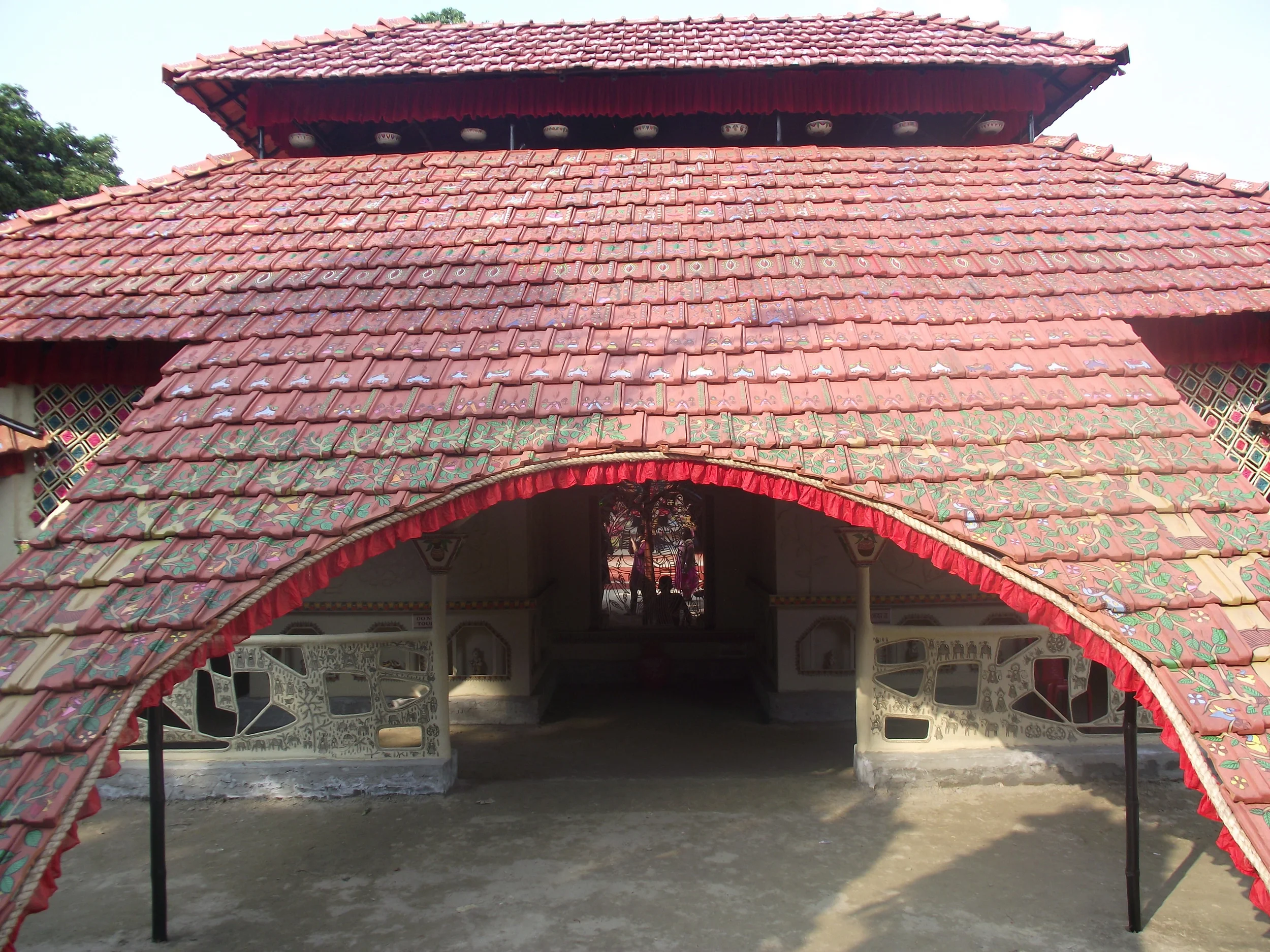  Front view to the entrance of the pandal. 