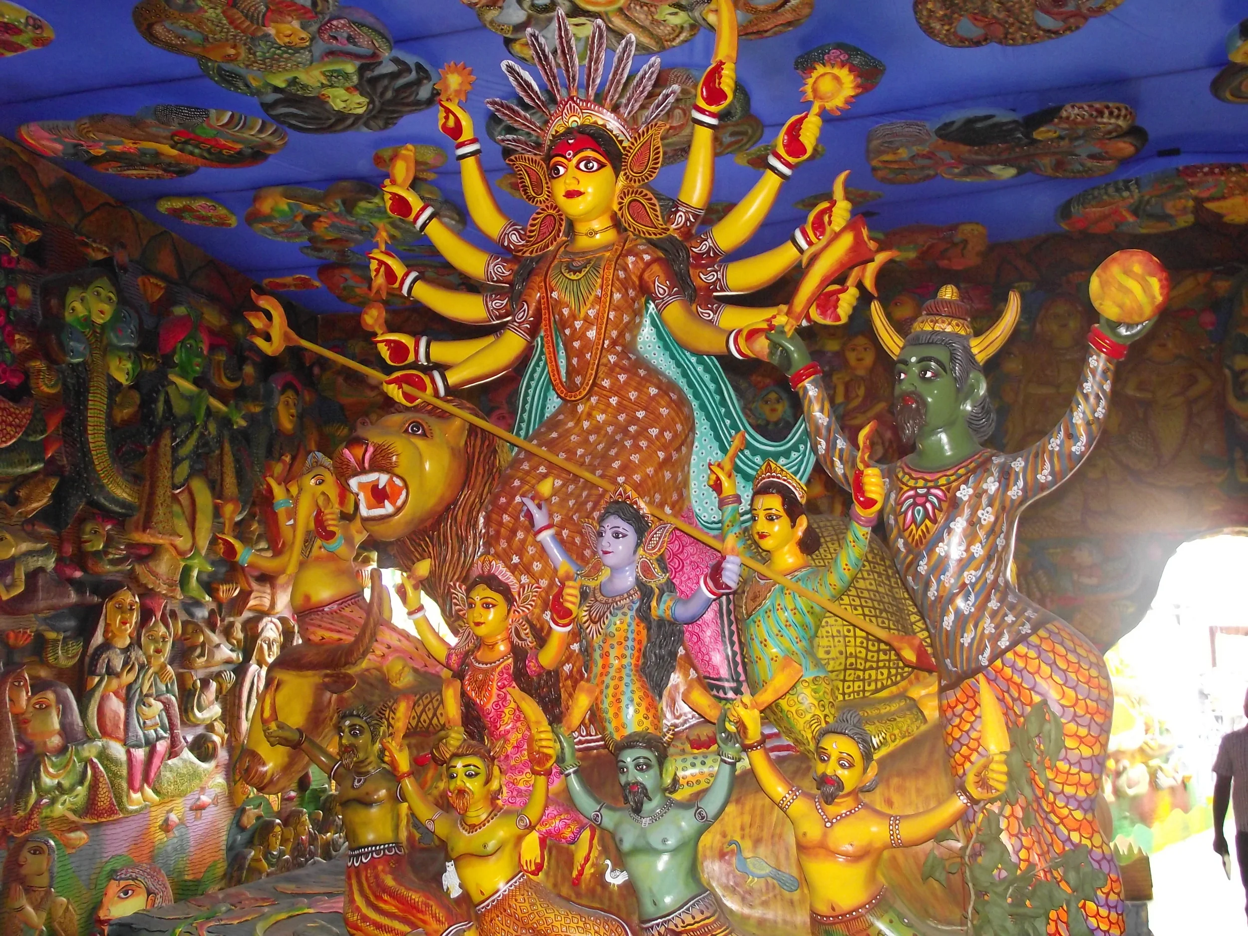  The idol was placed at the centre of the pandal. The finish of the idol reminds of Annapurna, another avatar of Shakti 