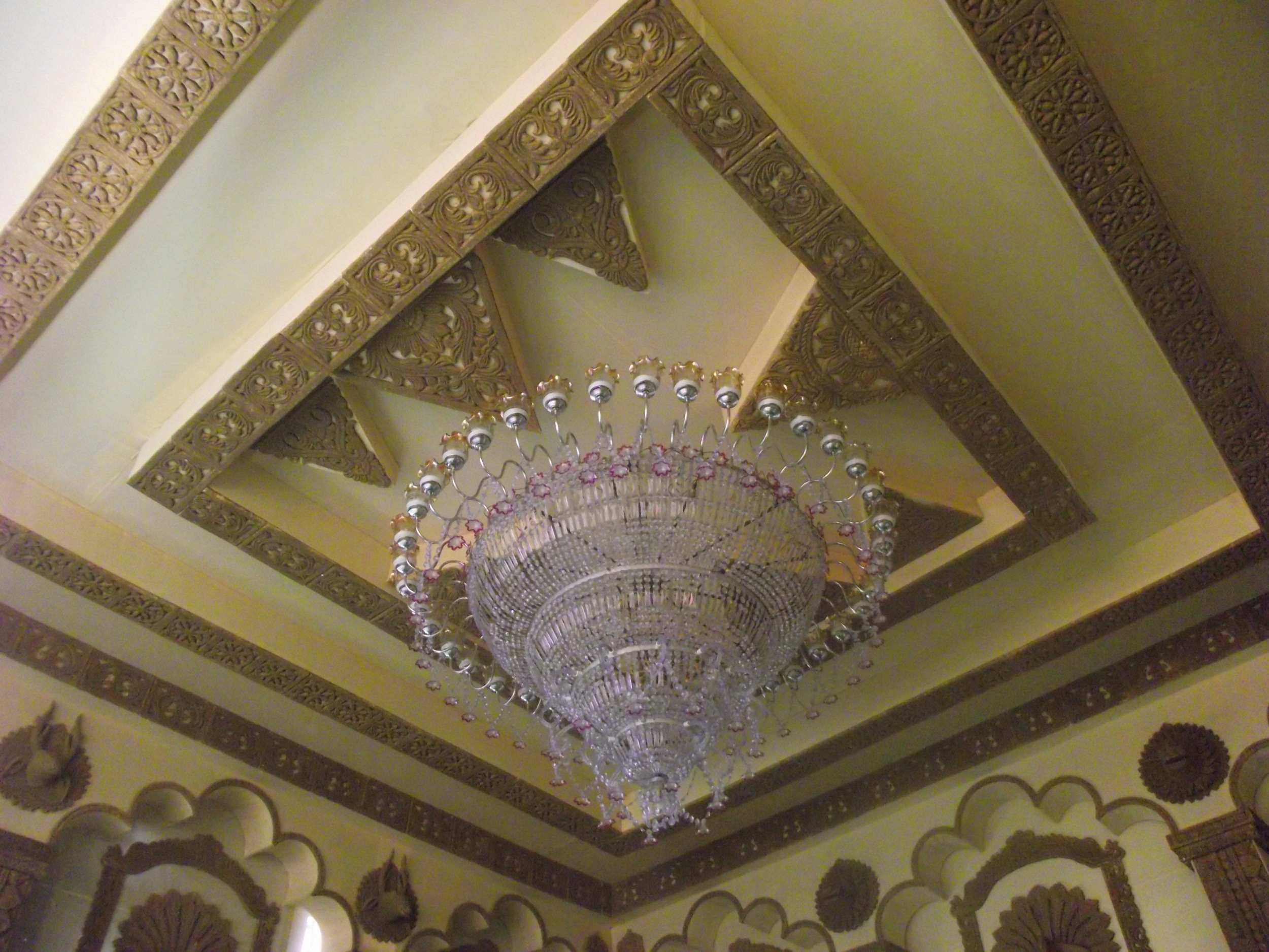  Ceiling with an extravagant lampshade. 