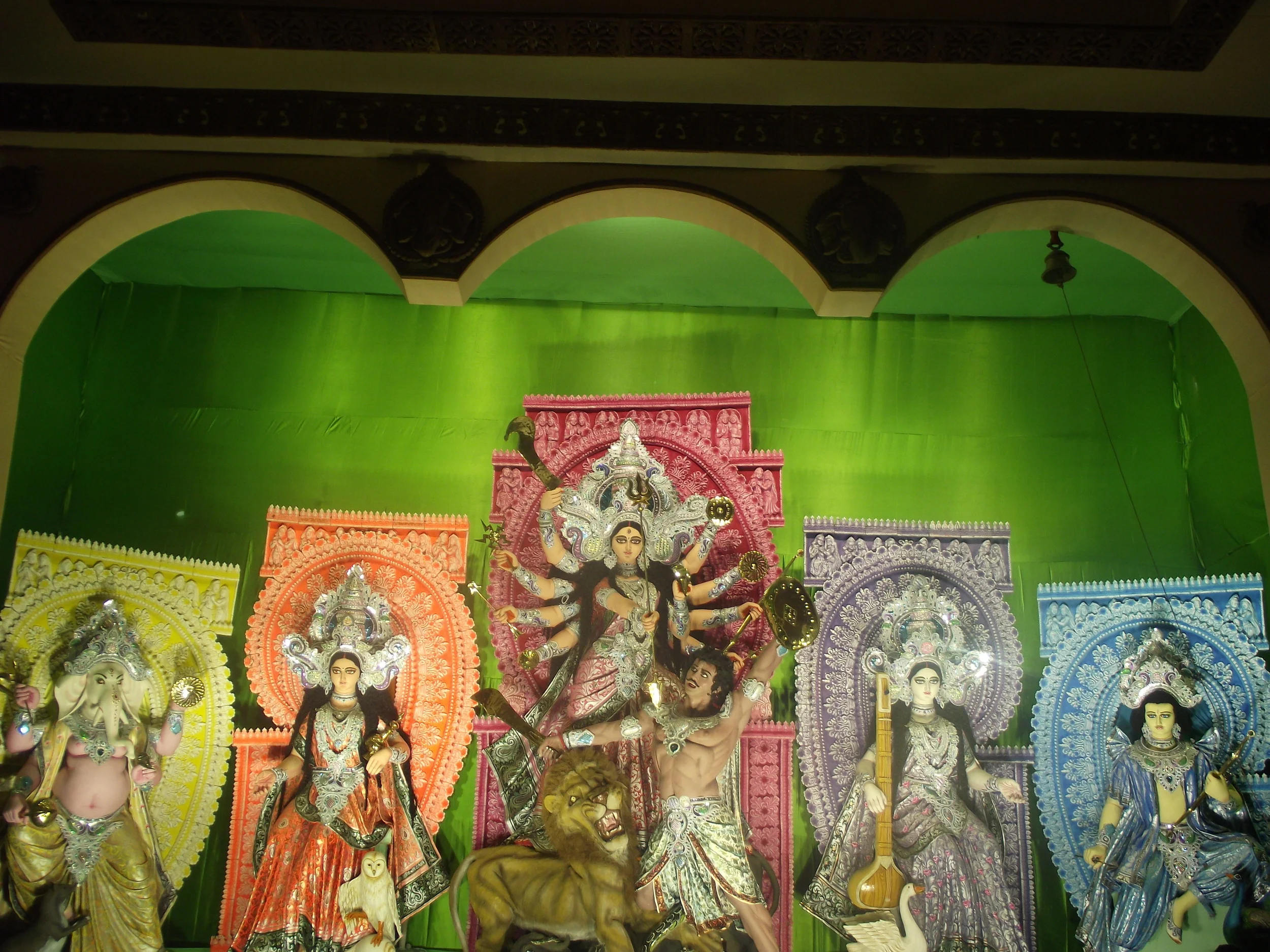  One word to describe this idol: Beautiful 