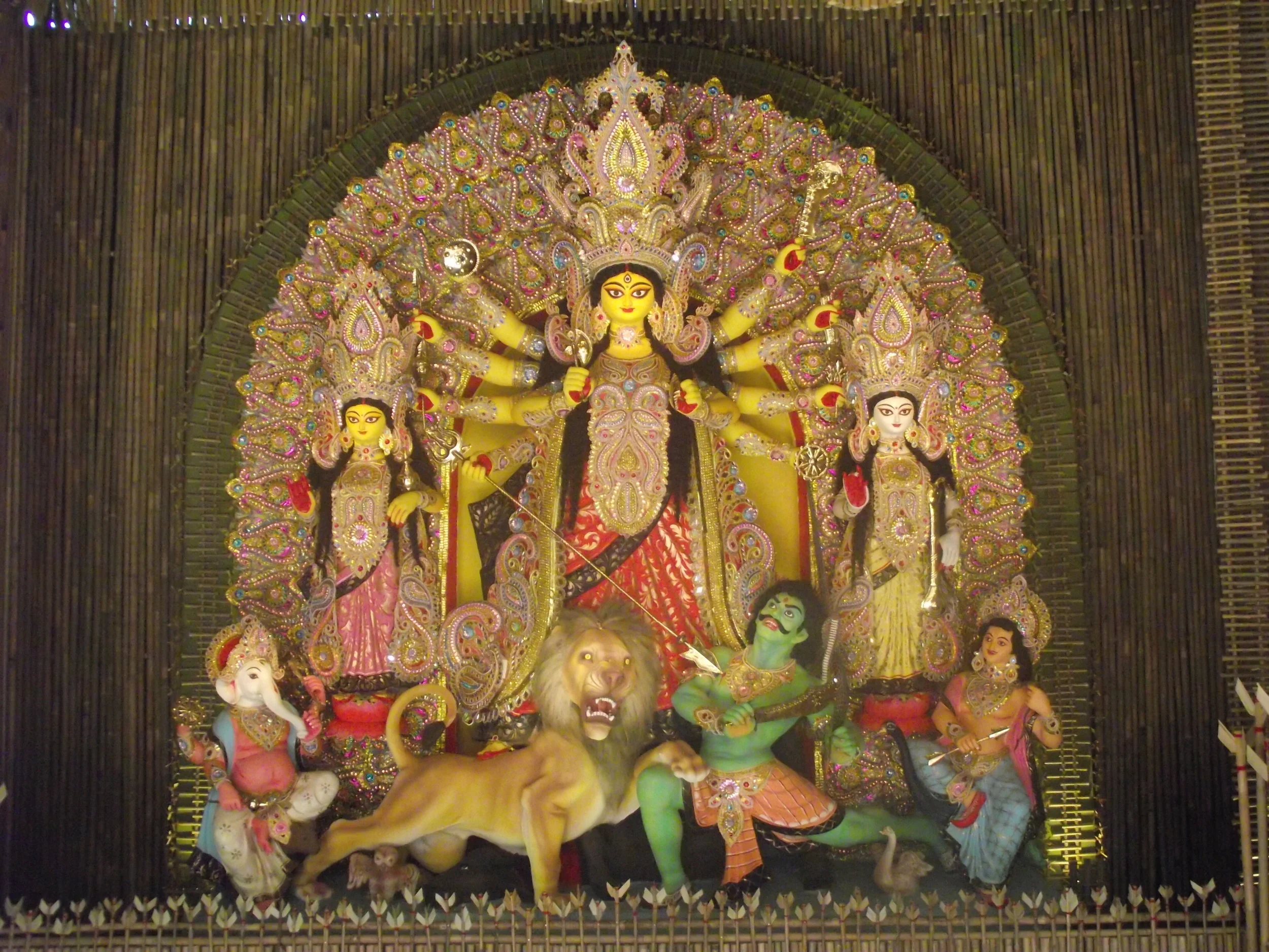  Front view of the pratima. Spend sometime and immerse yourself in the great work of art. Observe the use of tilkathi in the chaalchitra. But at the same time also observe how original is the Durga pratima, how  sabeki  is the Durga pratima. 