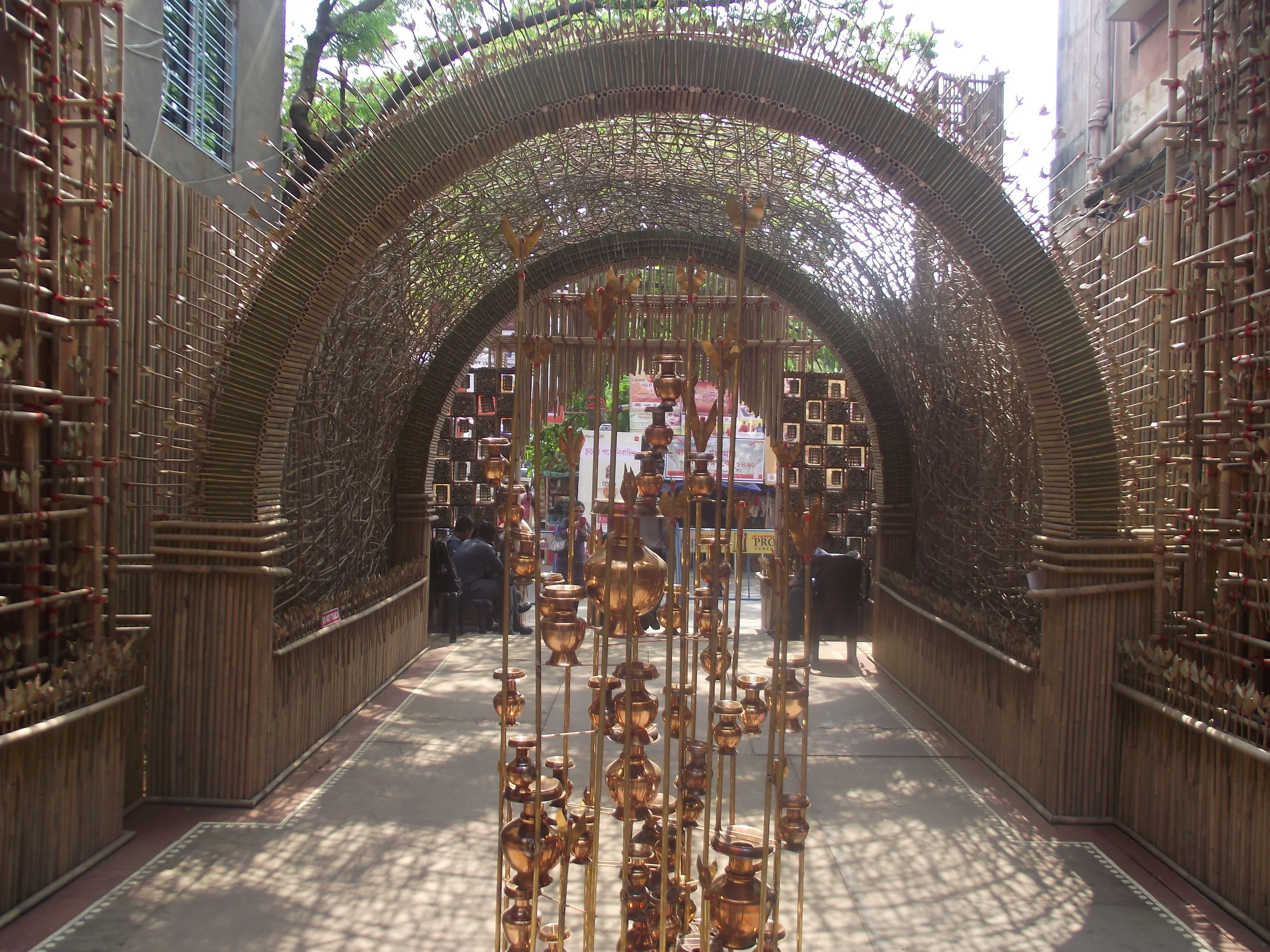  Adarsha Pally do not have a lot of space but in their limited space they build innovative structures and convey their message. Watch the different sizes of  ghats  and how they are bound by  tilkathis  everywhere. 