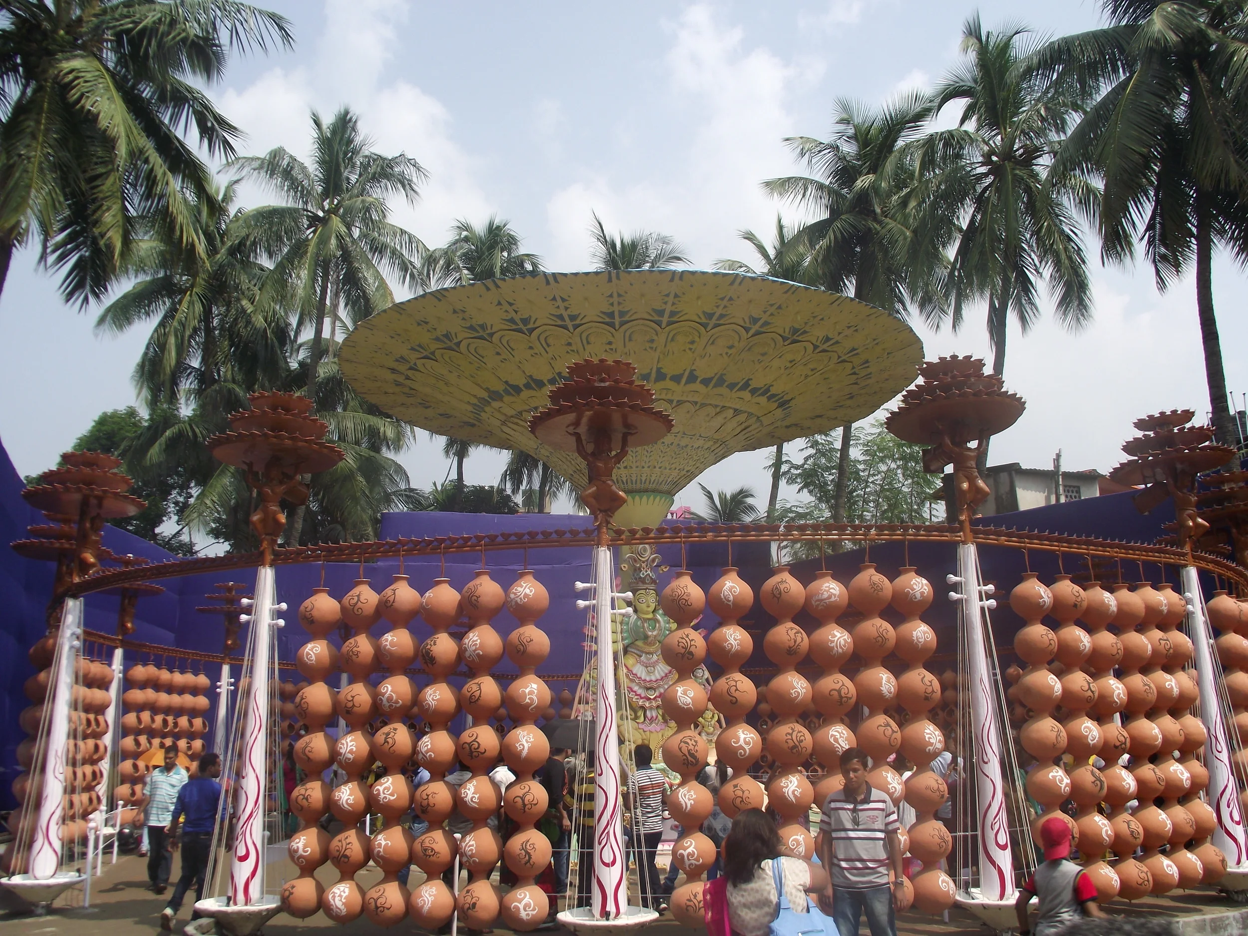  The pandal from a distance. It was a circular structure and was completely open air. The artist was confident of the weather :) 