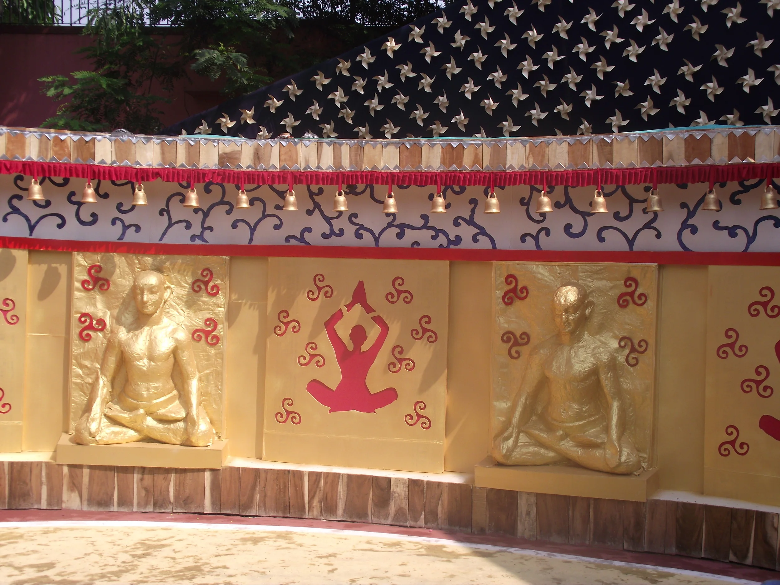  The walls of the pandal had different yoga poses. 