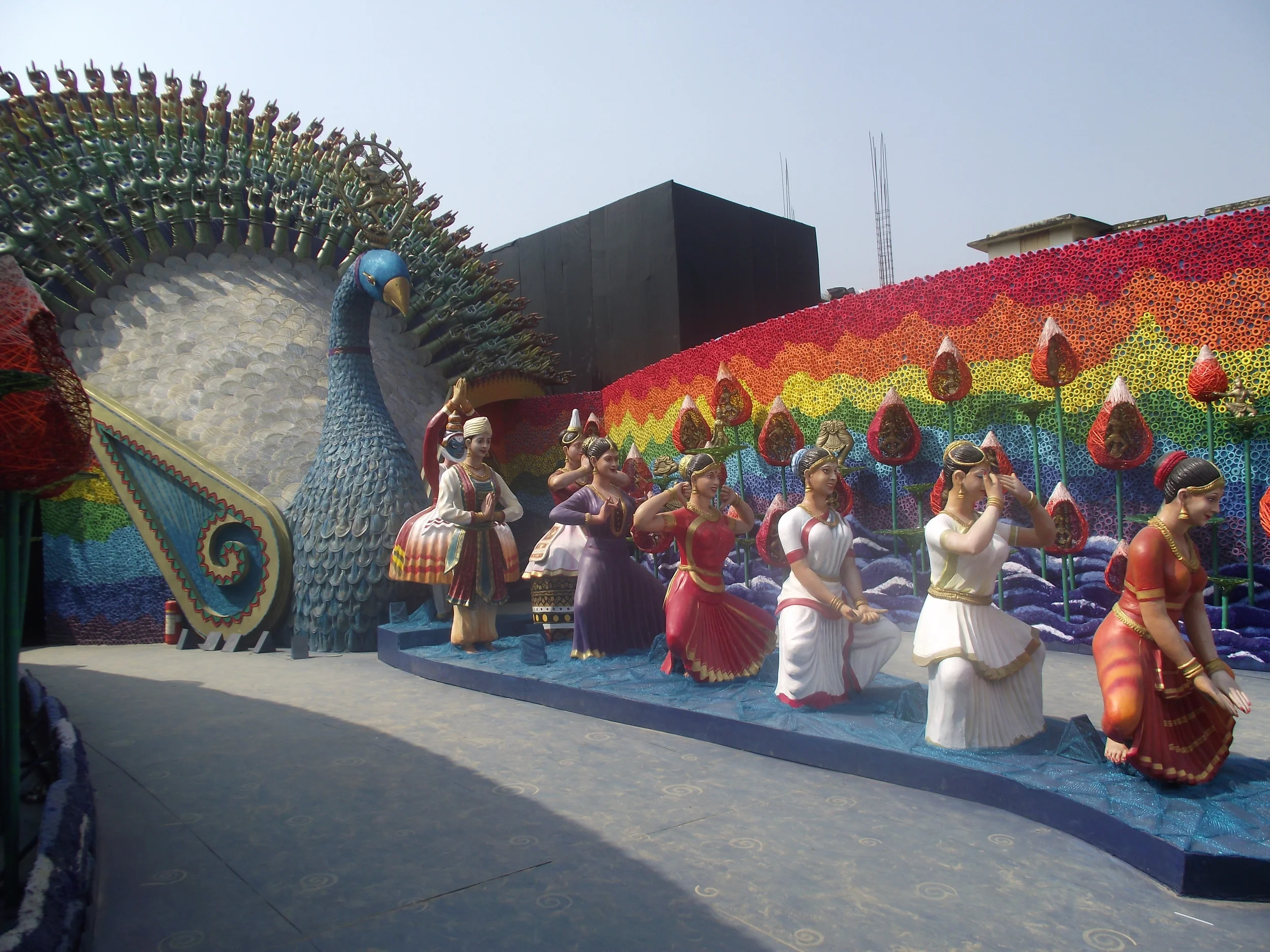  The main structure of the pandal was a symbolic dancing peacock. 