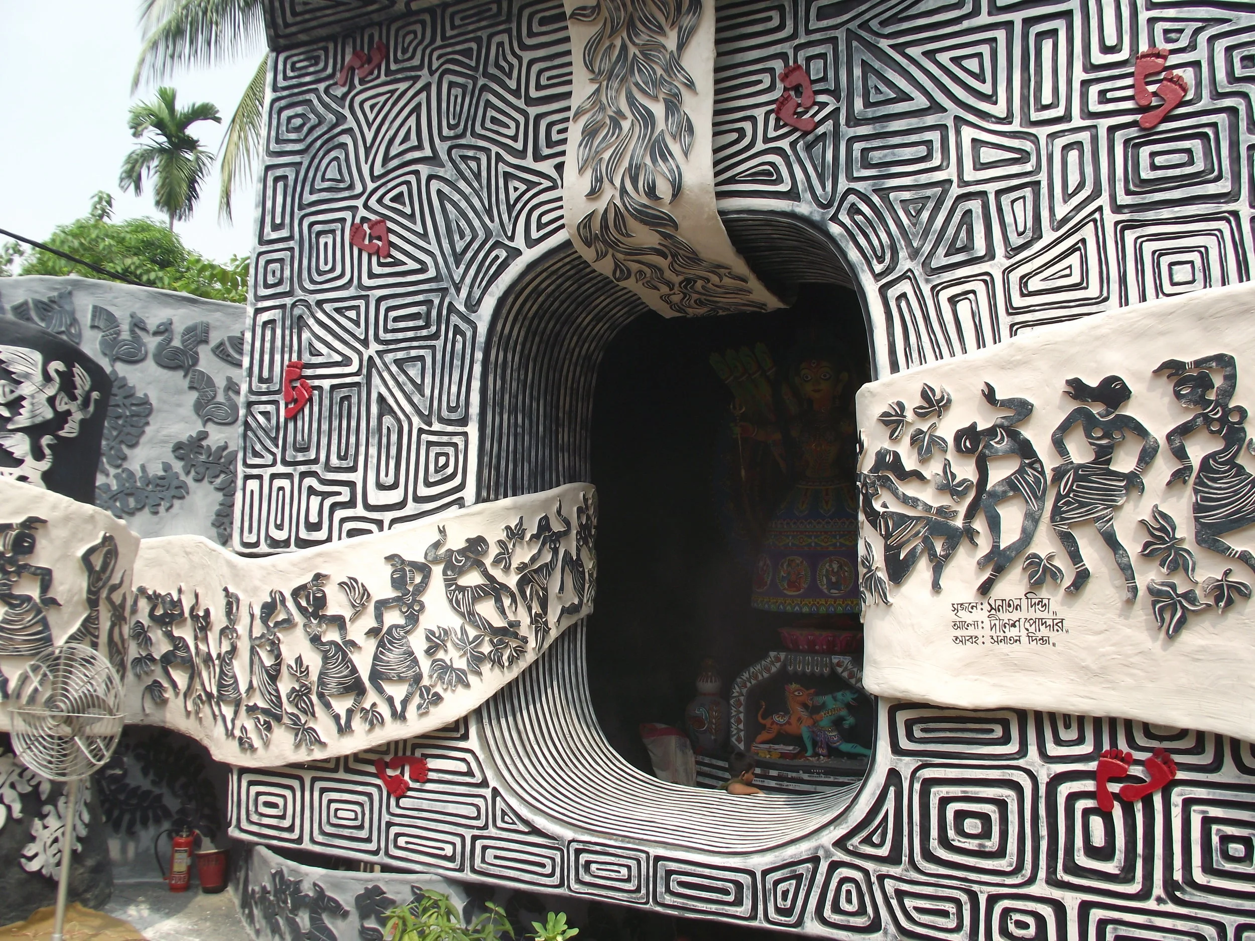  Popart, flowing waves and dancing life...all originating from Anondomoyee... 