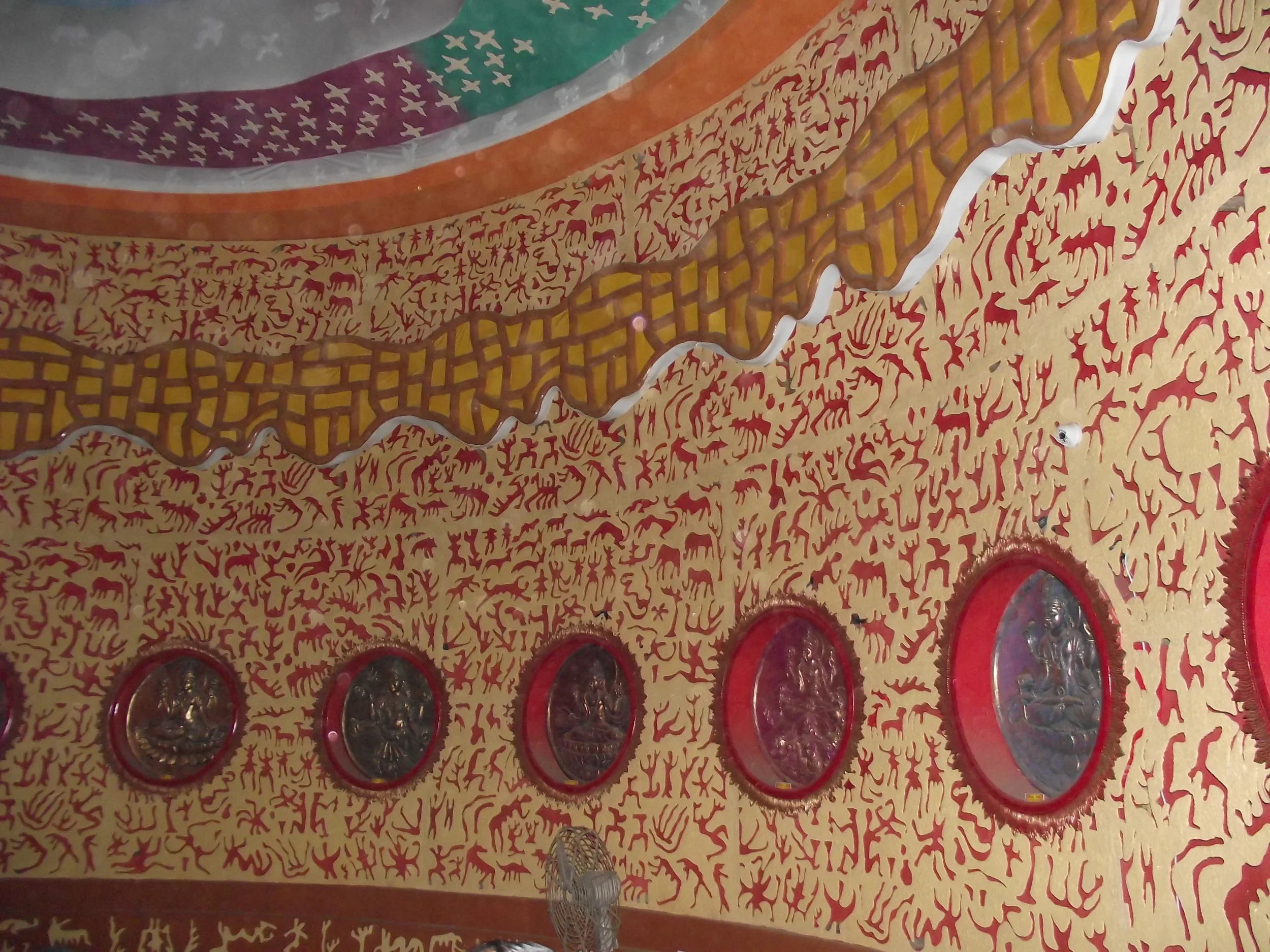  The wall inside the pandal had curved out figurines in innumerable count. 