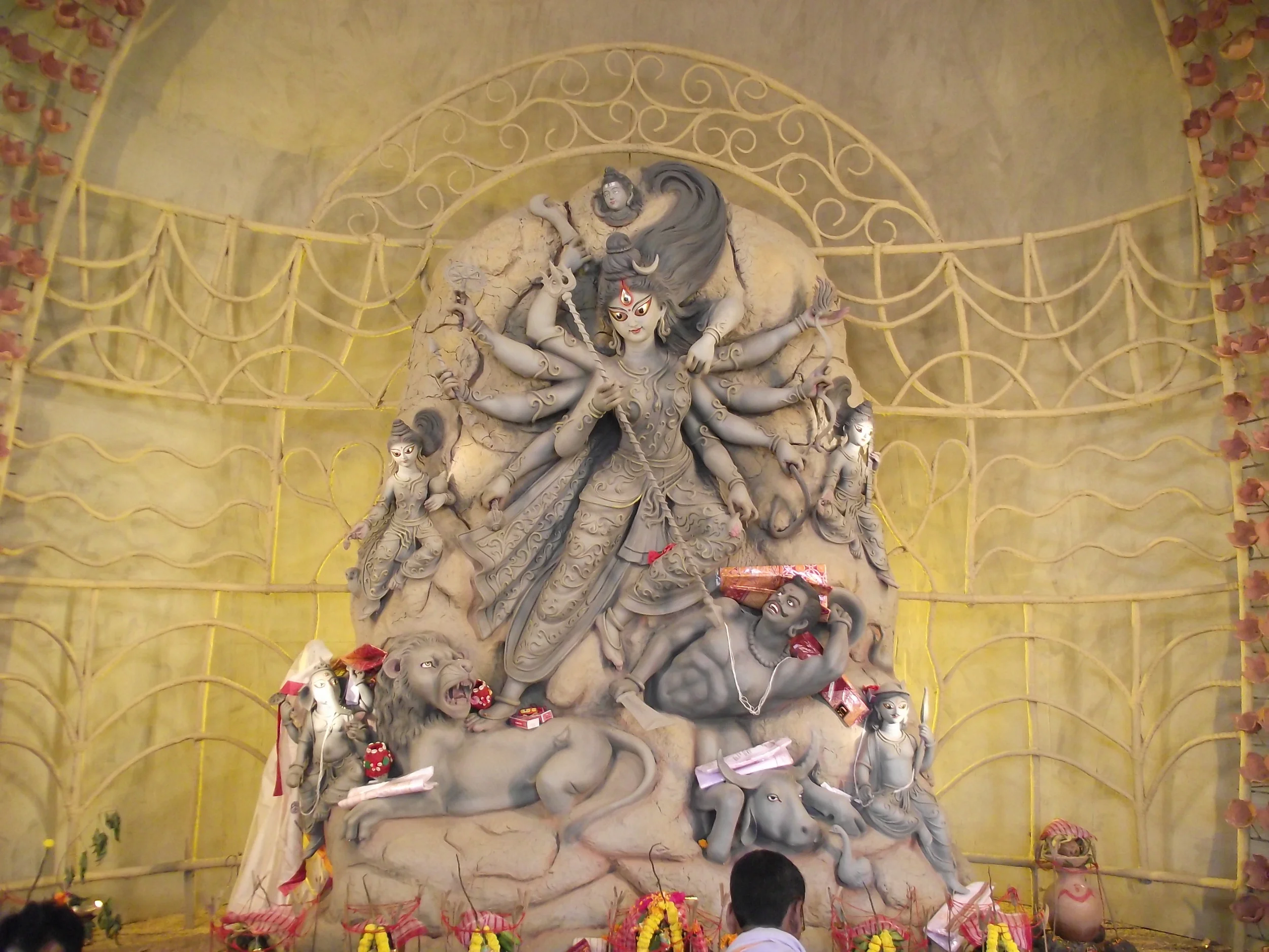  The full view of the idol. It was presented as if the idol has been carved in a huge pile of clay! 