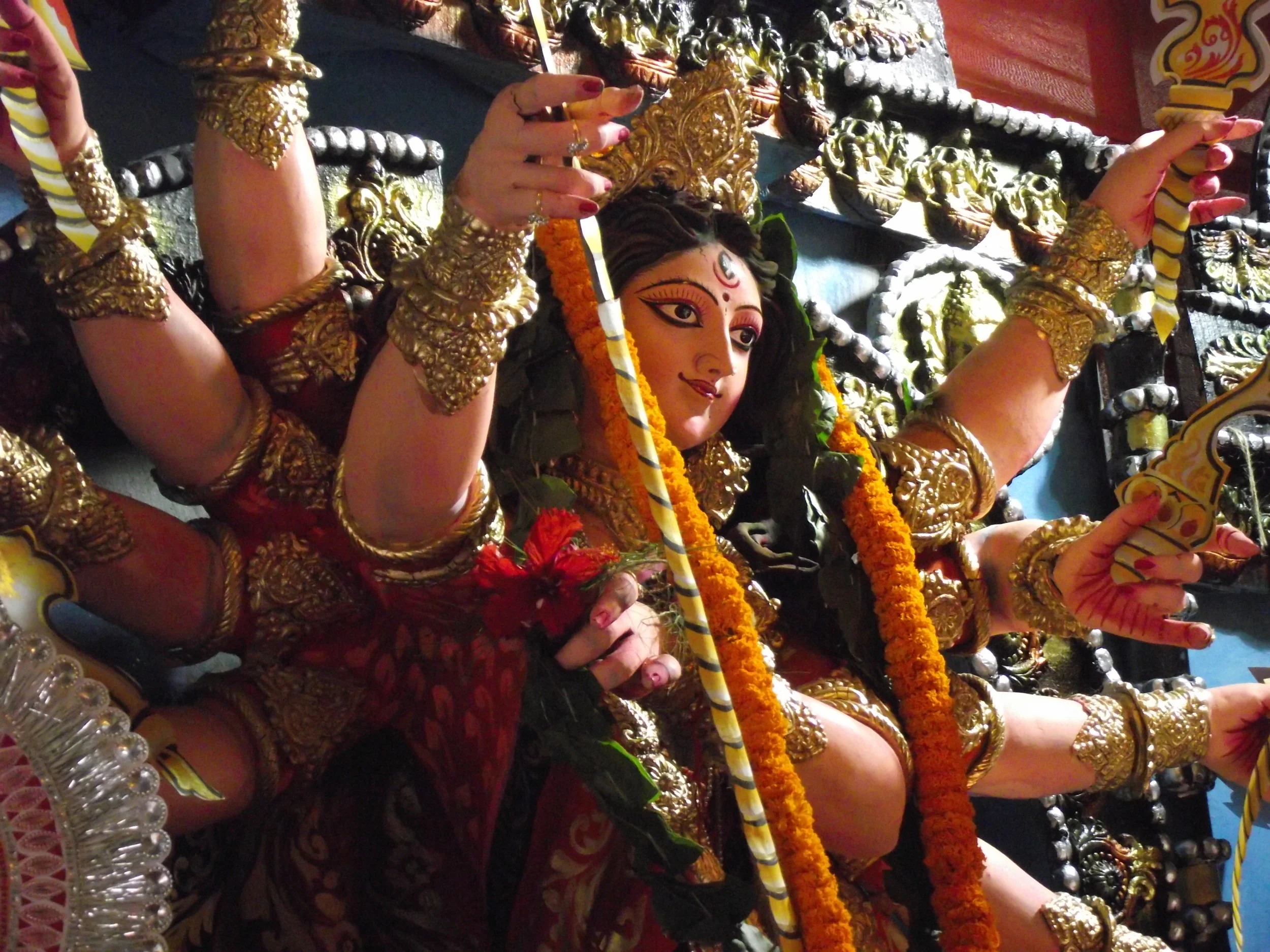  The idol was made by Prafulla Biswas from Krishnanagar. The styles of Krishnanagar idols are different from the ones of Kumartuli. Its actually quite easy for a seasoned pair of eyes to identify a Krishnanagar idol. 