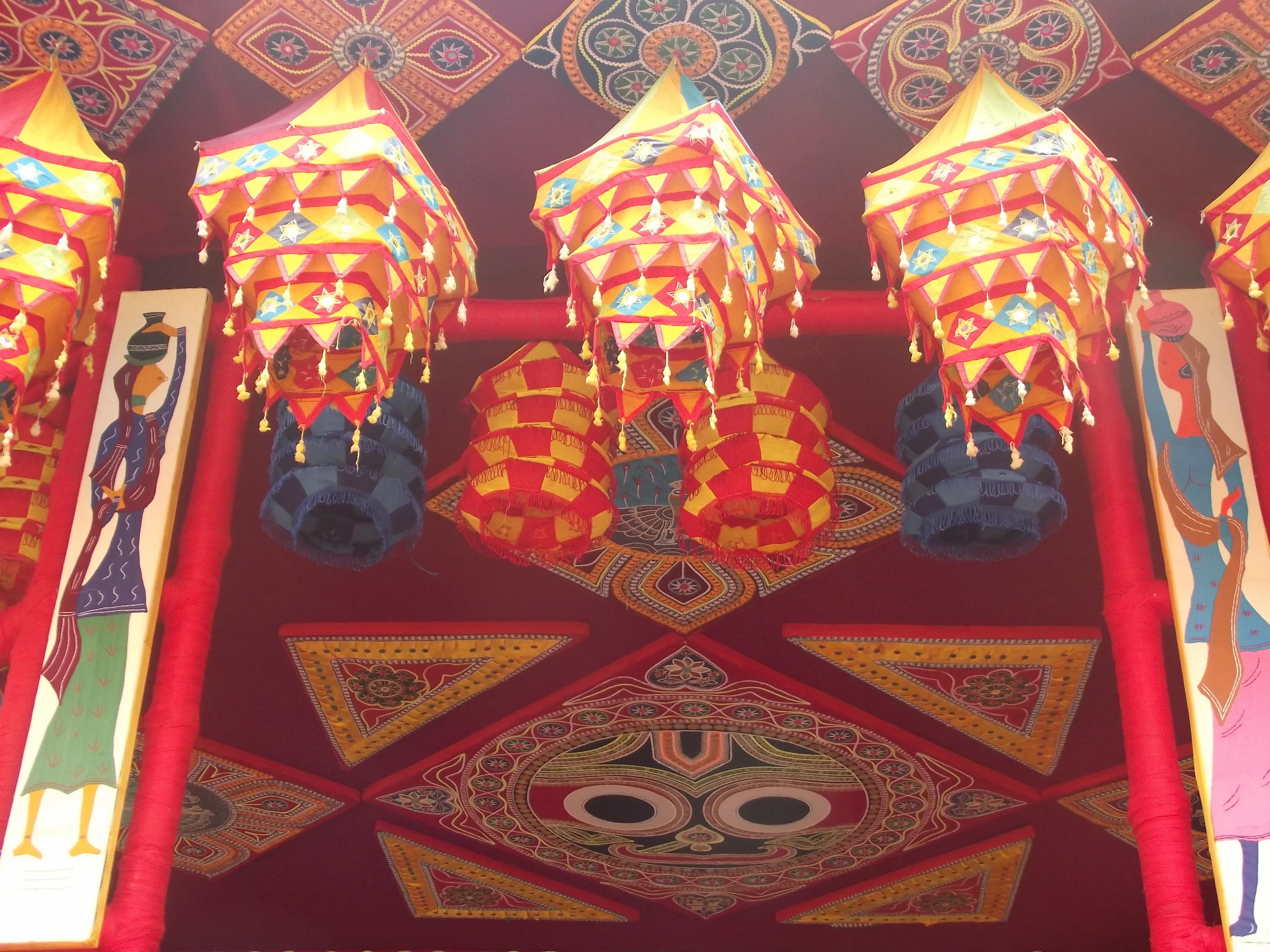  Famous Pipli art lampshades (small pieces of cloths sewn together). Observe the Pipli art human figures on both side pillars and the Pipli art canvas of Jagannath that was used in the ceiling. 