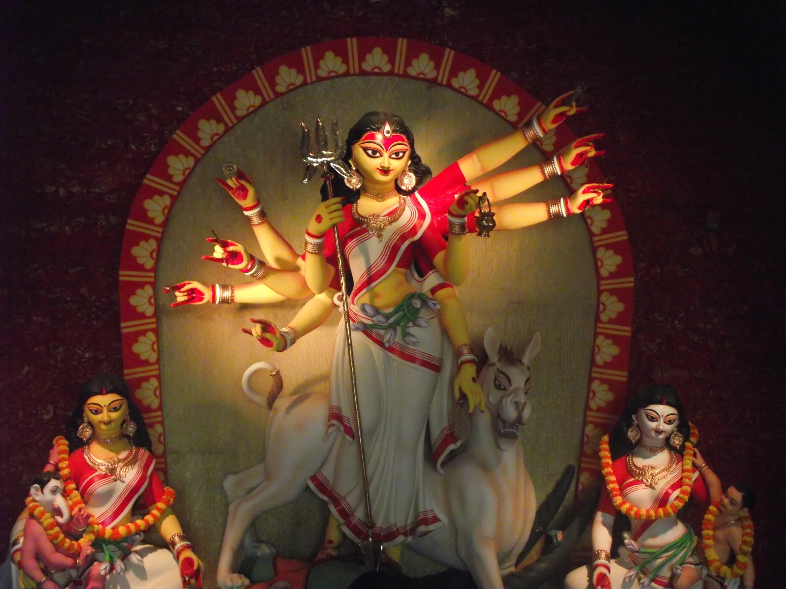  Full view of the idol. Definitely an unique creation. 