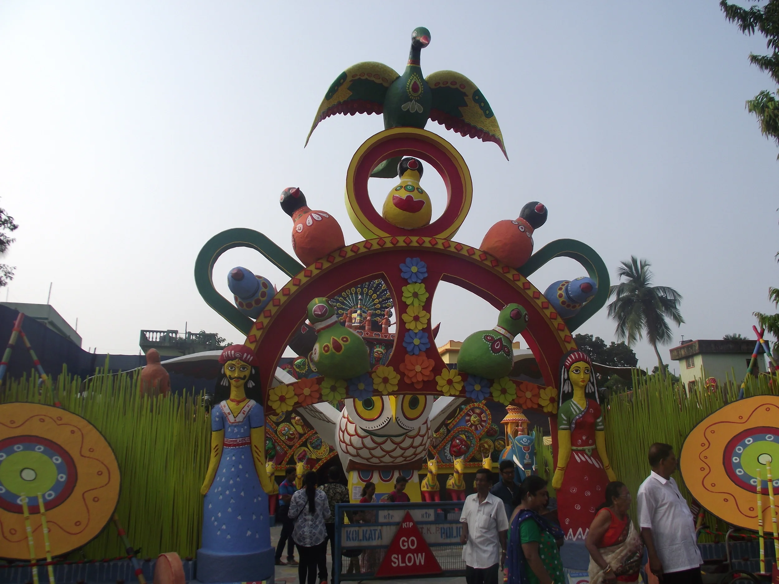  The main entrance of the pandal was presented in a colourful manner. It had all the elements - masks, toys, birds and animal figures that a kid can relate to. 