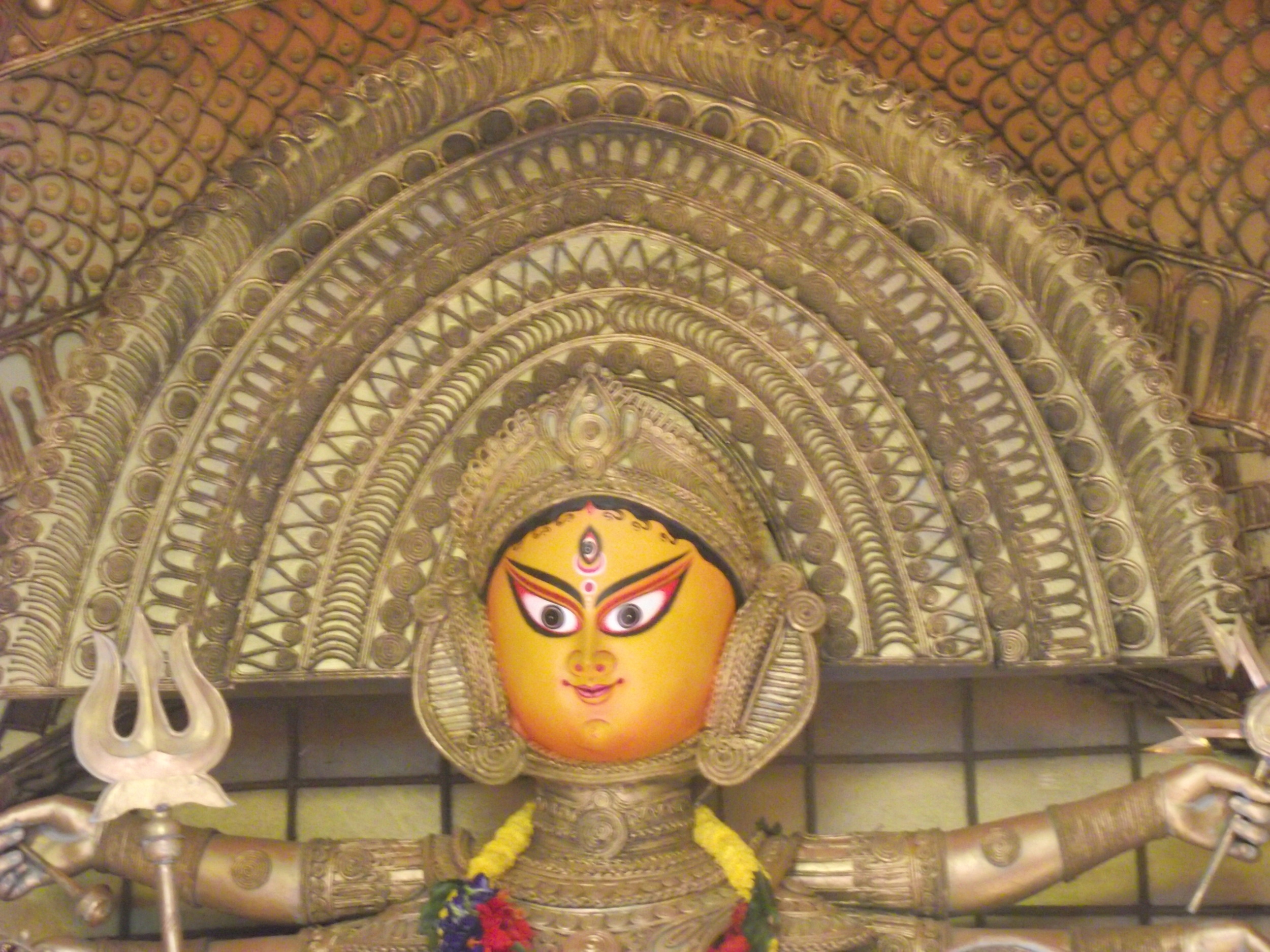  Debotosh Kar created magic with the idol. It felt as if live Chaau artists are standing with their masks on. Brilliant! 