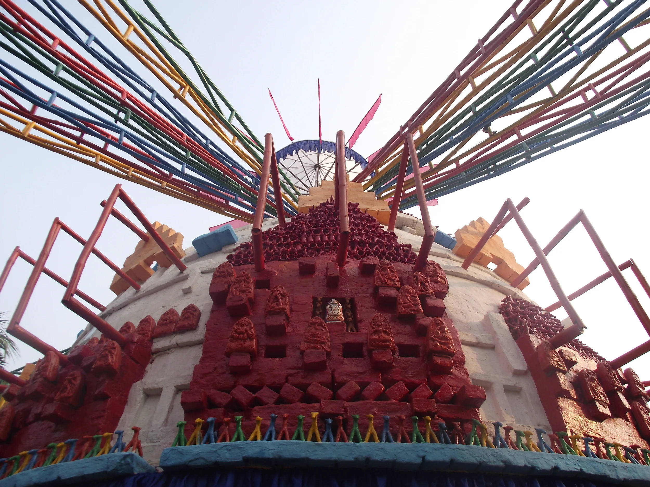  The central part of the pandal was a dome shaped with clay dolls along the circumference of the building. 