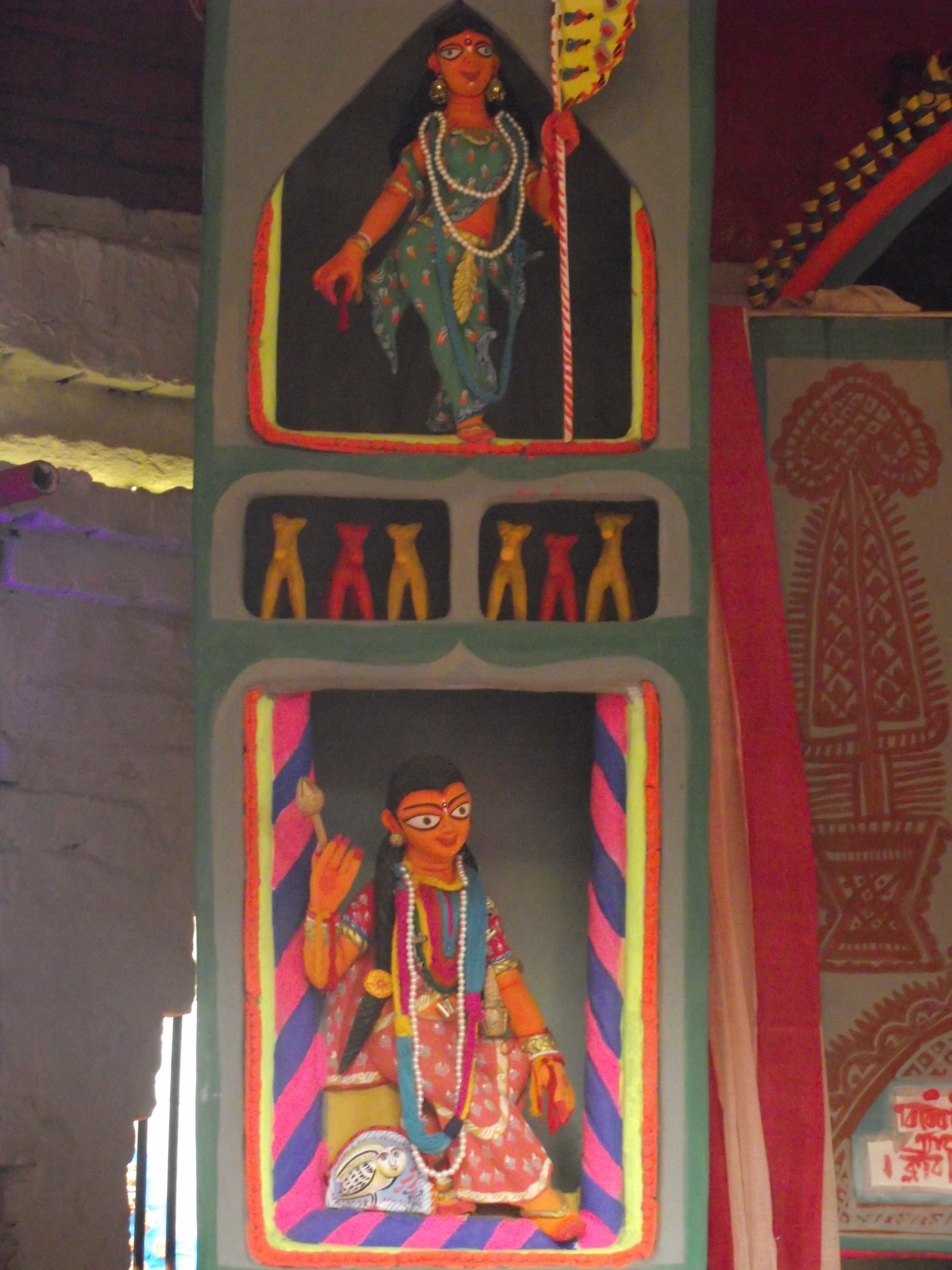  The idol was also colourful and was painted in an imaginative way. Also like the Jamini Roy influenced style in which it has been made. 