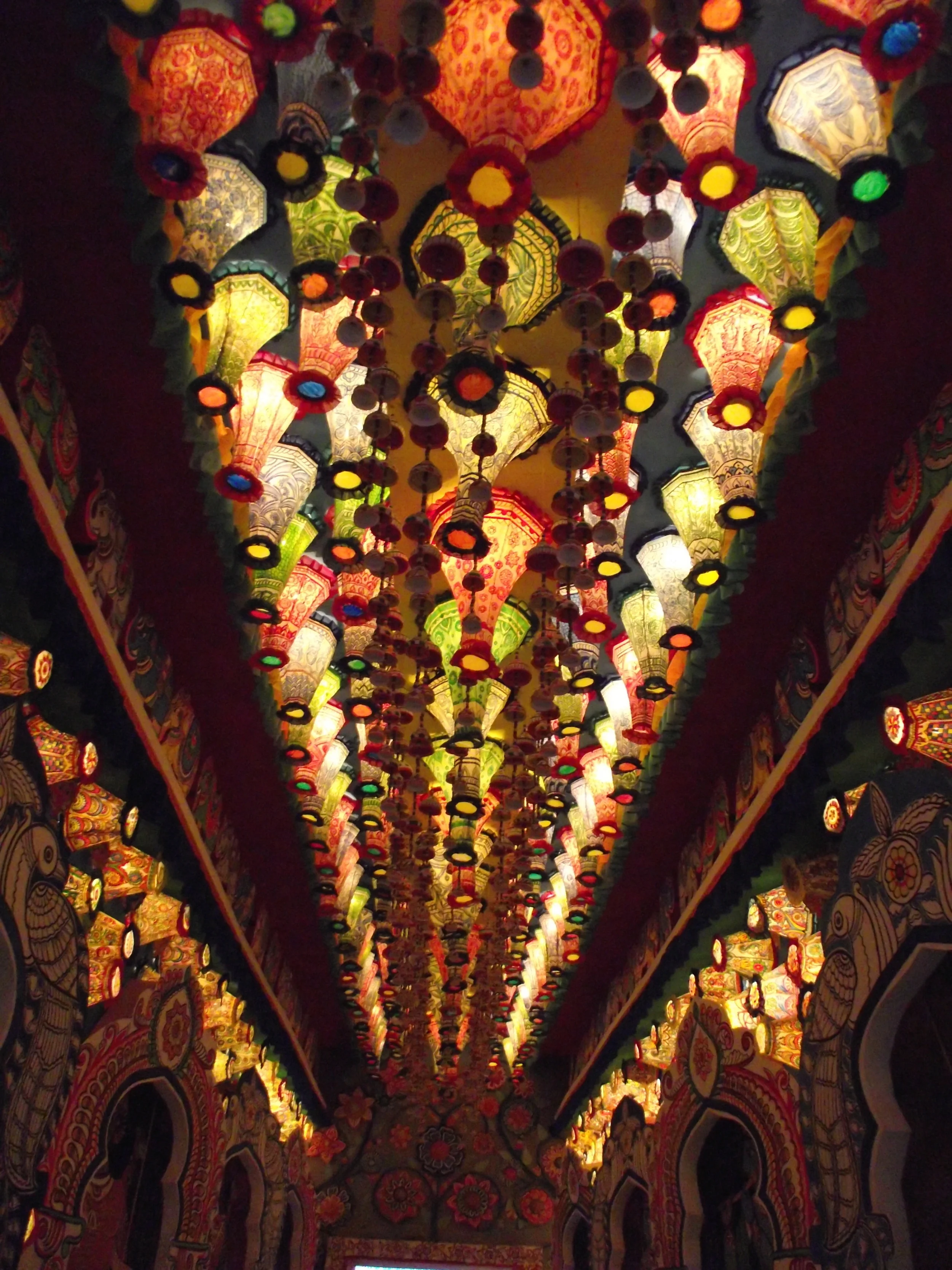  Breathtaking ceiling with its mysterious effect! 