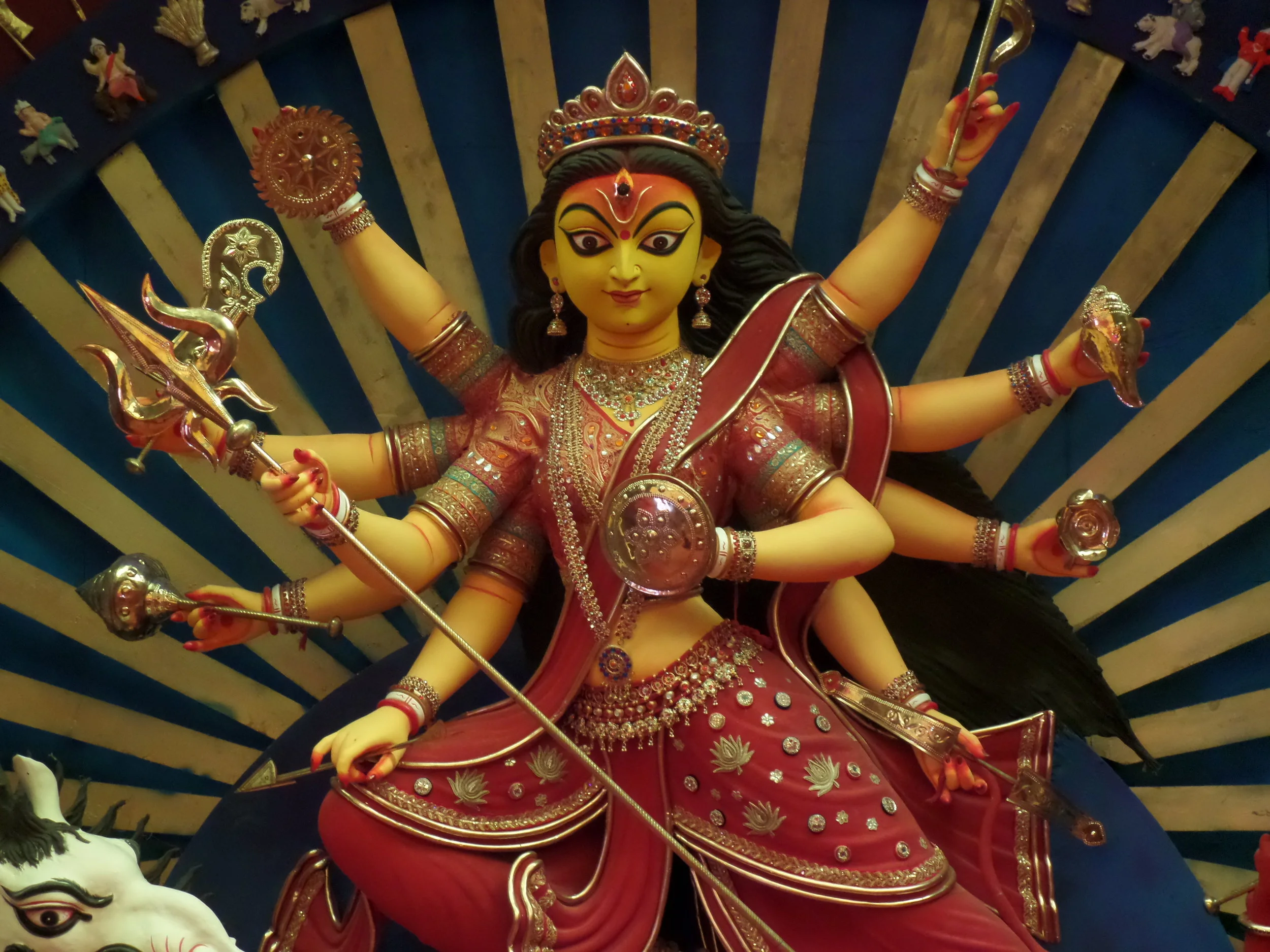 Intricate art from the idol maker. 