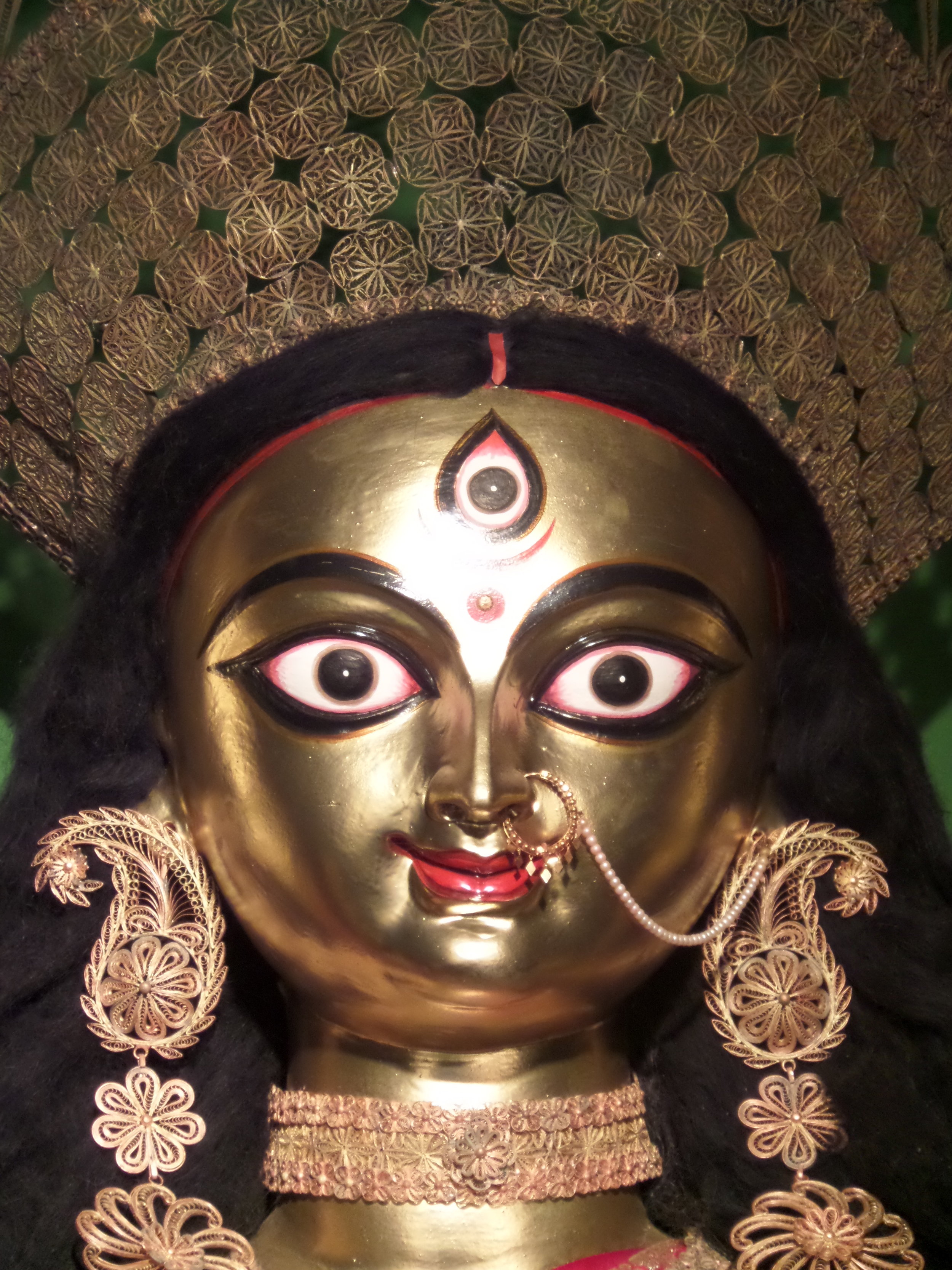  Speechless work from the idol maker! Who will say its an idol made of clay! 