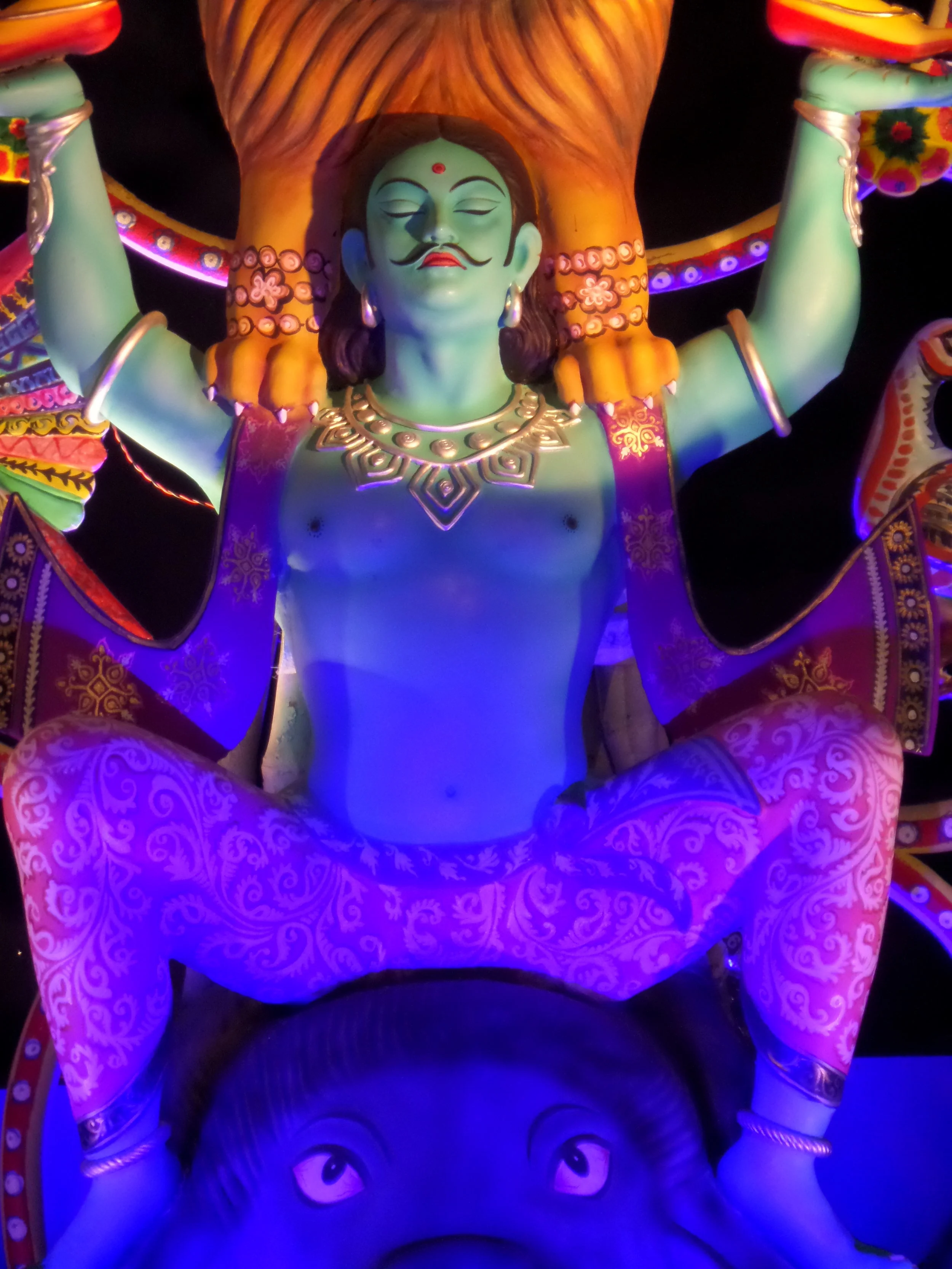  In such a great ambience  mahisasura  was also not in a mood to fight and was more in a pose of surrender. 