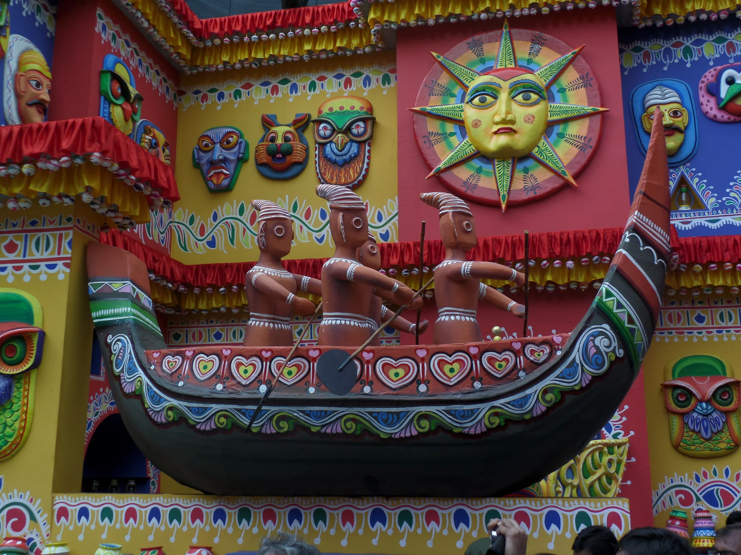  River, fishermen and boats have been an integral part in the lives of East and West bengal. Partha Ghosh could not ignore them in Telengabagan and rightly so. They just add more colours to the celebration of barshobaran. 