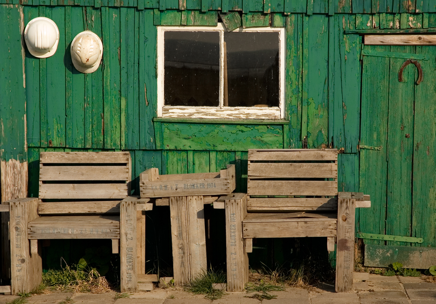 A shed with matching chairs on the West Frisian island Vlieland.